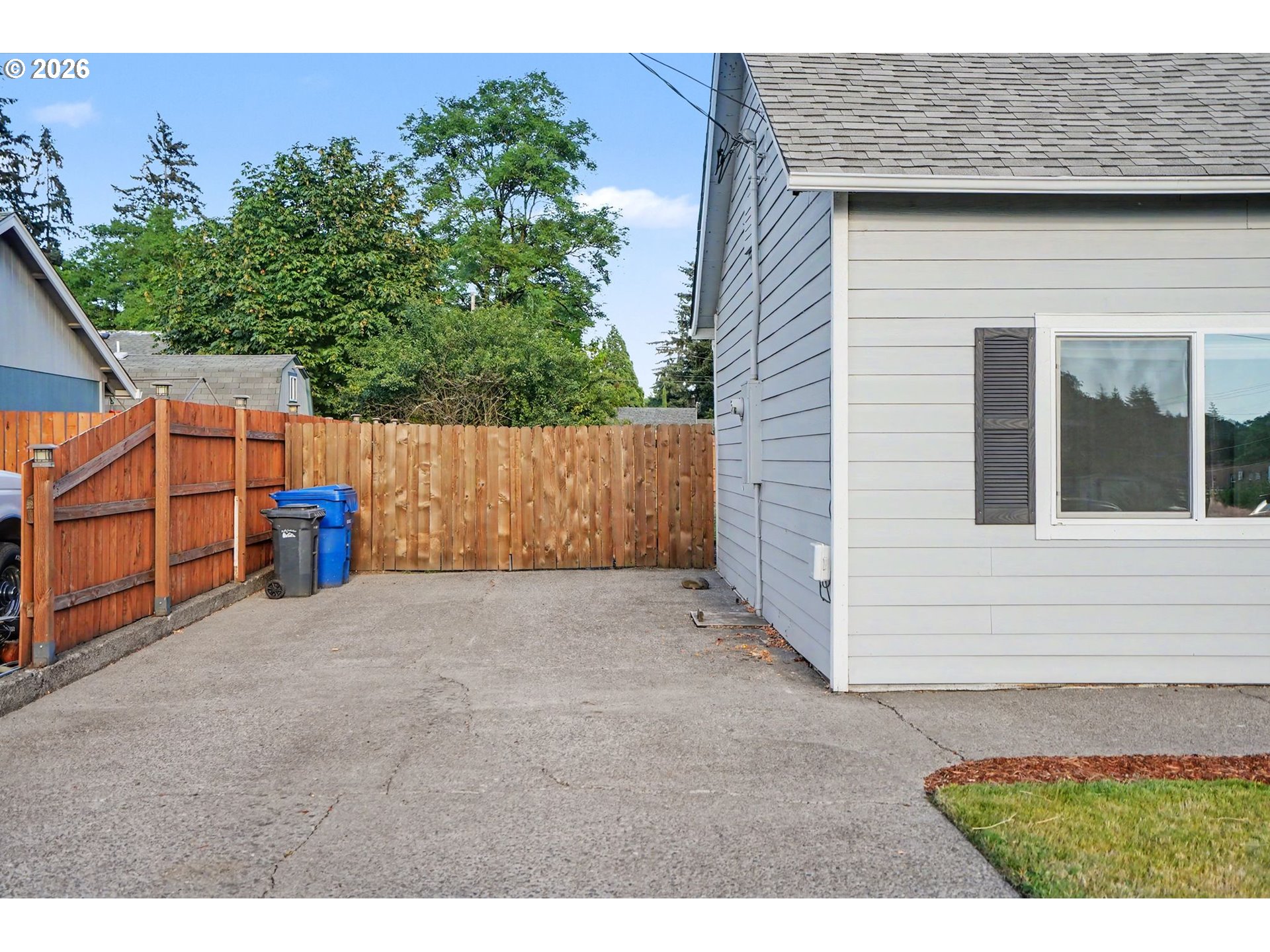 264 7th St Property Photo 4