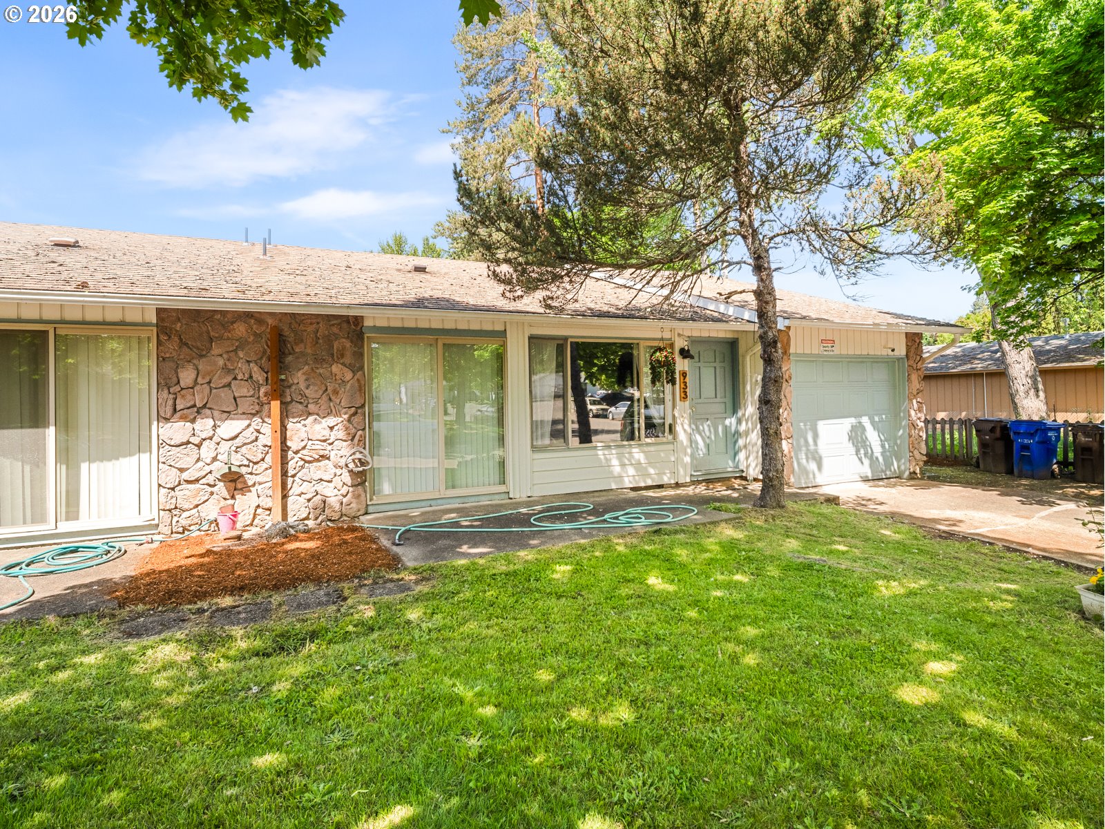 933 Se Rene Ave Property Photo 3