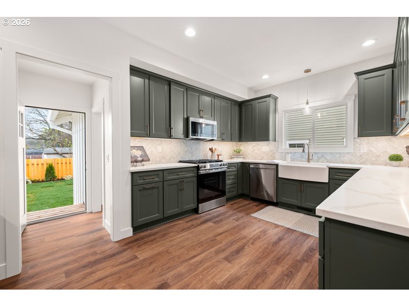 718 W 19th St Property Photo 17
