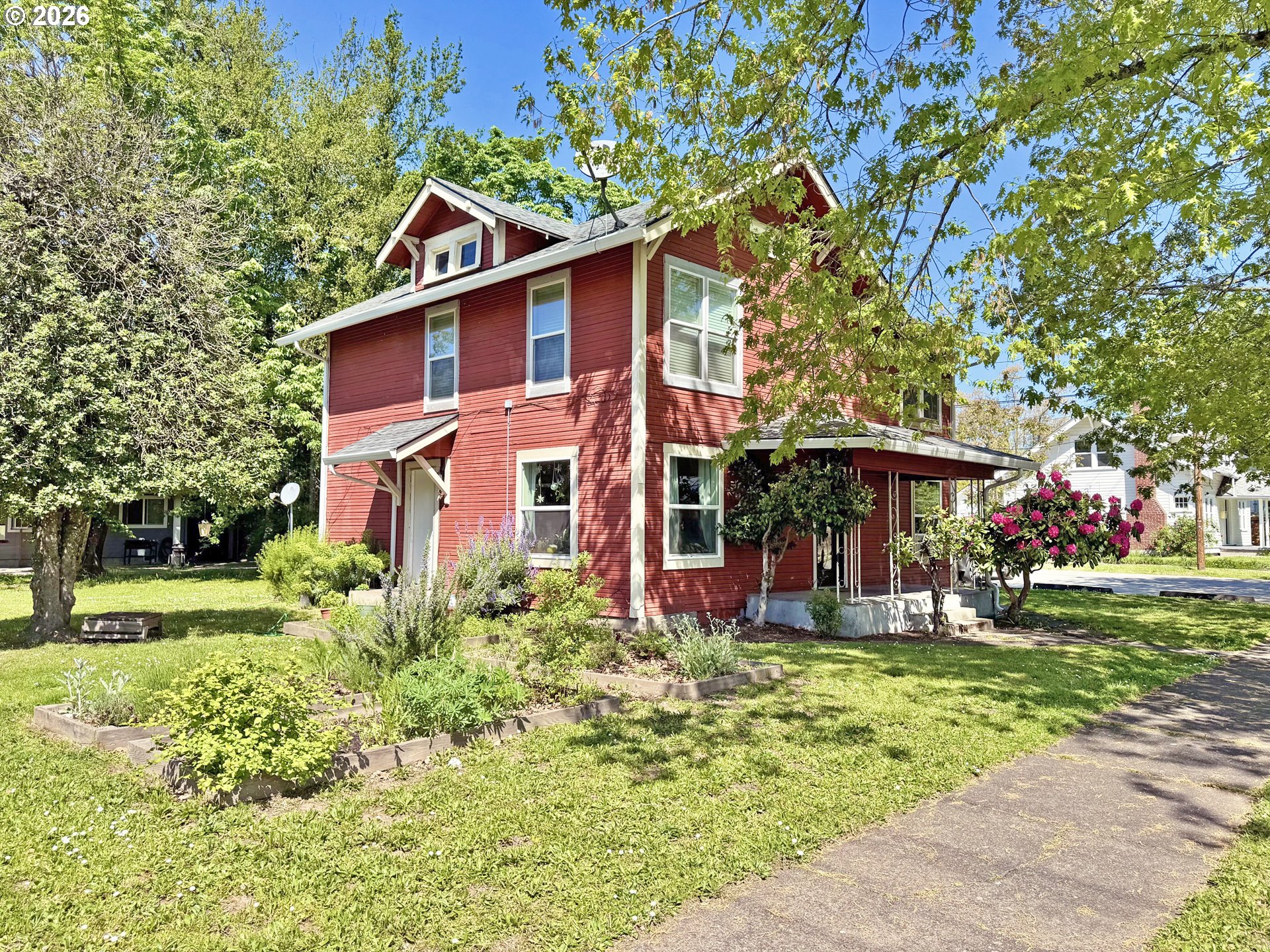 608 4th St Property Photo 1