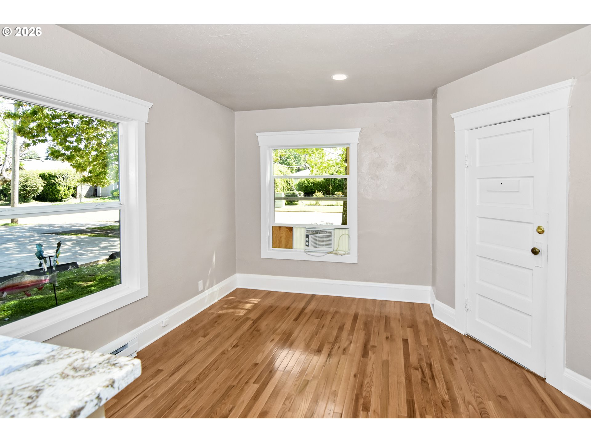 608 4th St Property Photo 11