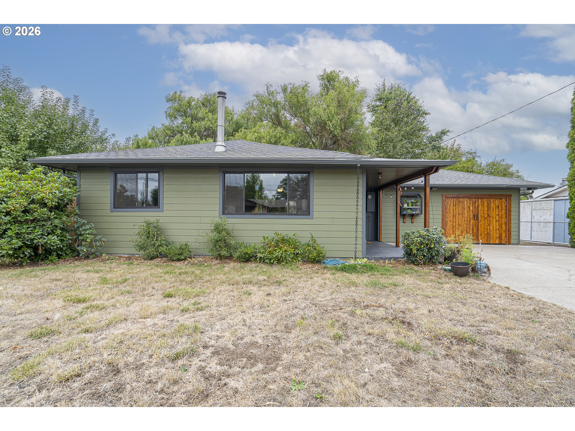 320 S 11th St Property Photo 1