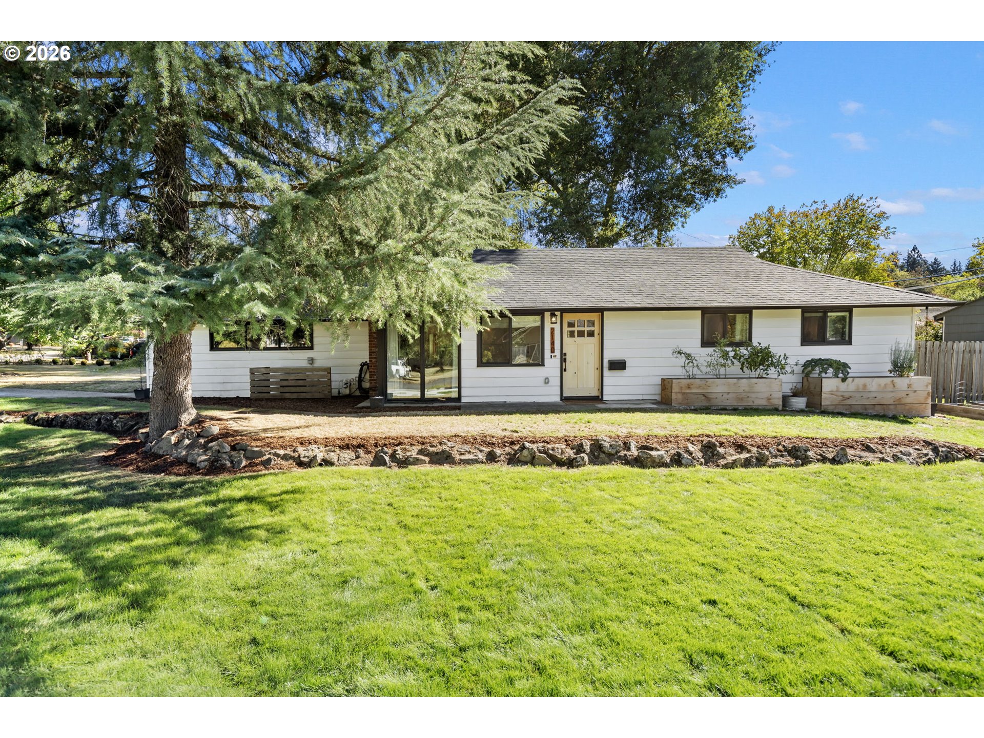2140 Sw Huntington Ave Property Photo 1