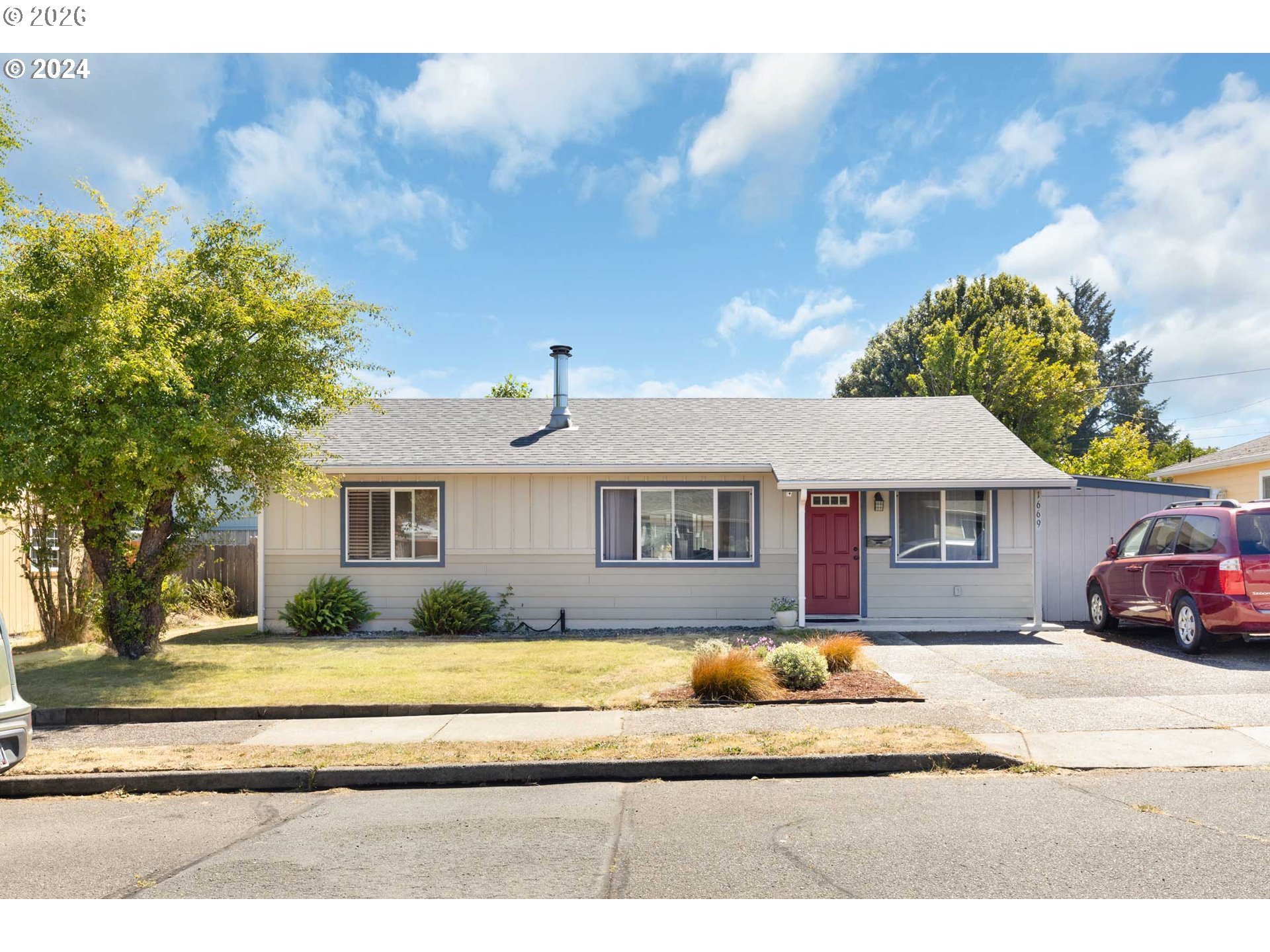 1669 Hayes St Property Photo 12