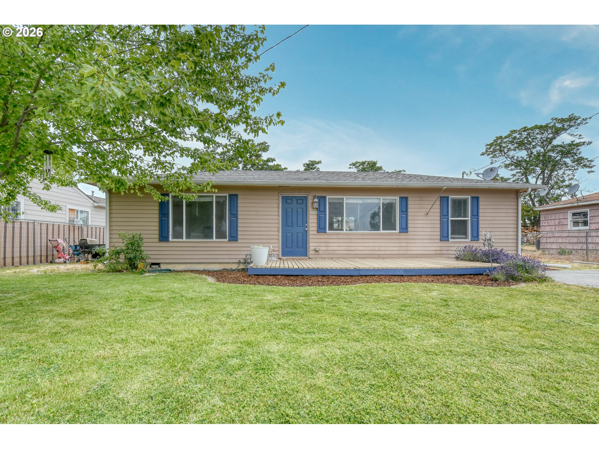 853 Sw Cedar St Property Photo 1