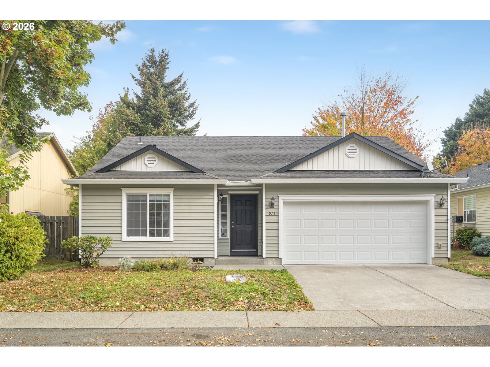 915 Ne Mariners Loop Property Photo 1