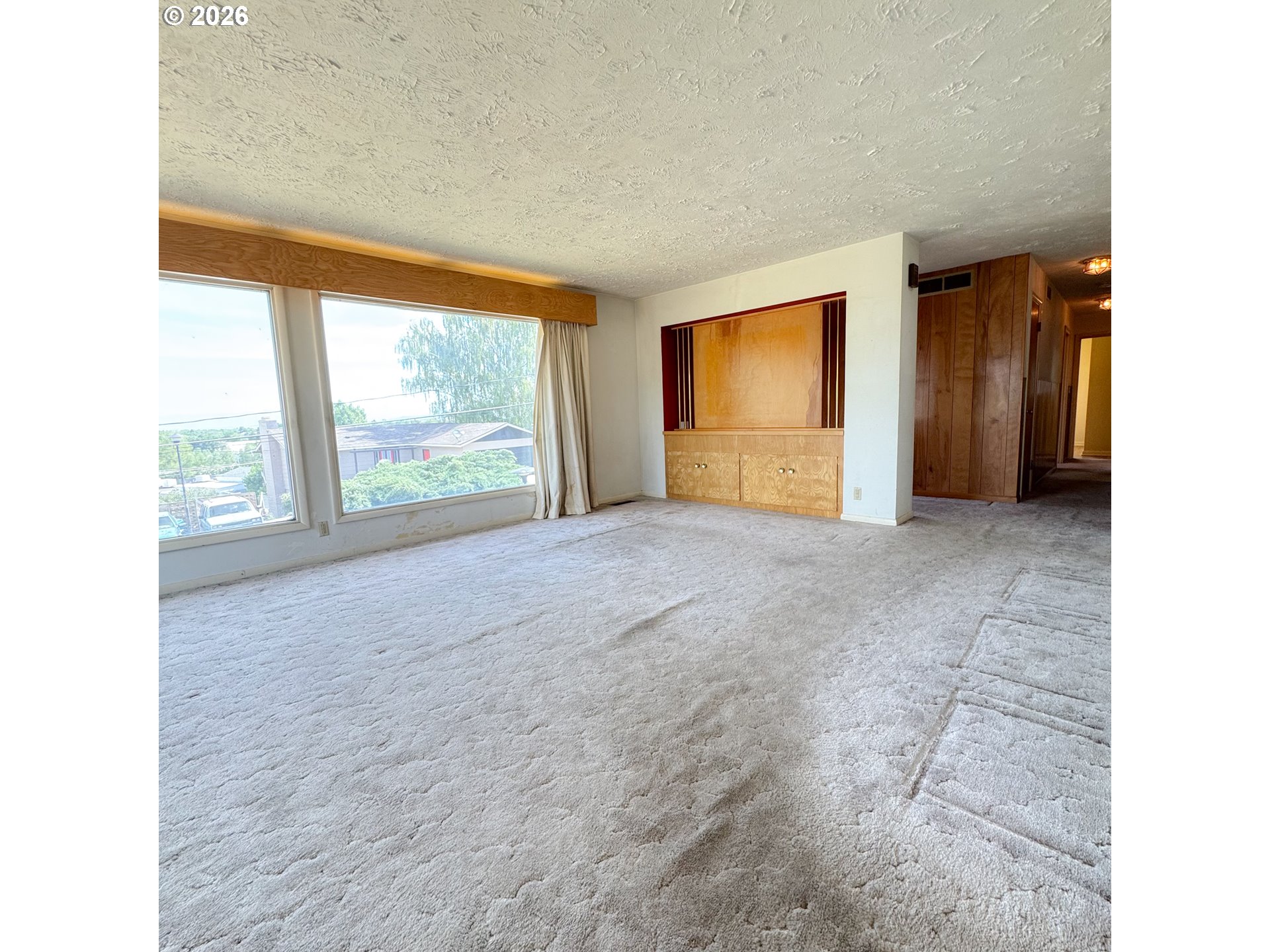 2925 Hillcrest Dr Property Photo 4