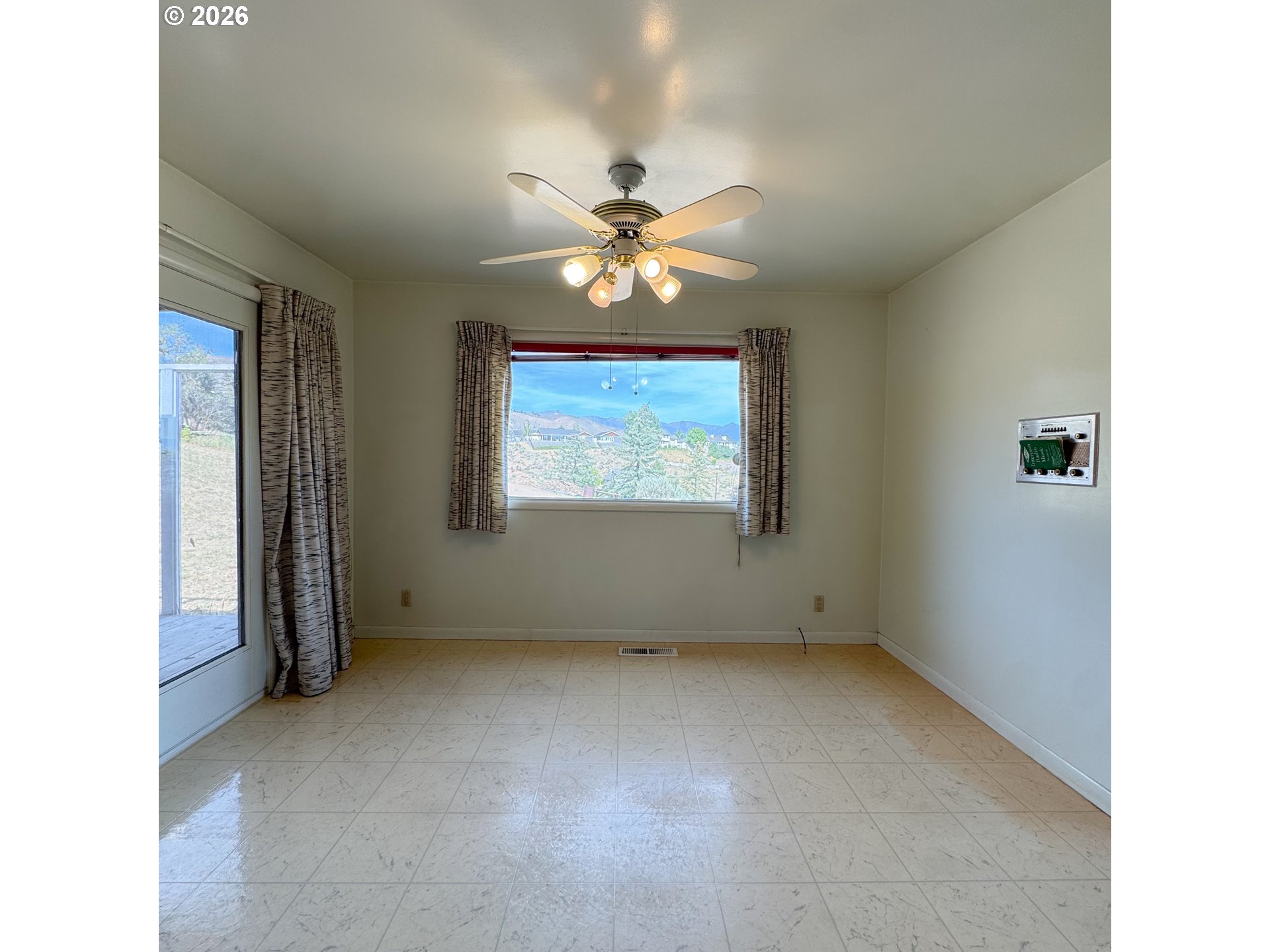 2925 Hillcrest Dr Property Photo 5