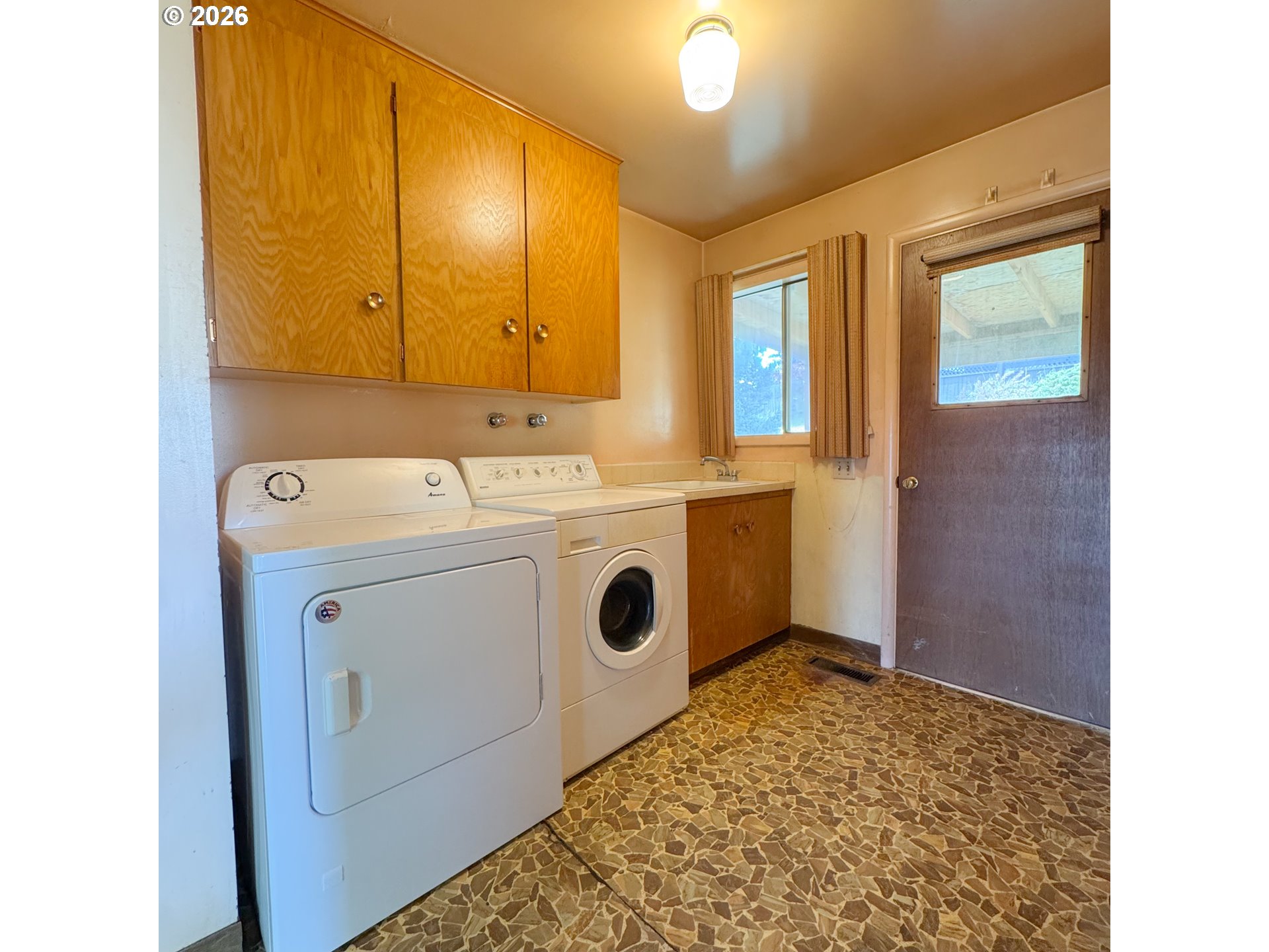 2925 Hillcrest Dr Property Photo 12
