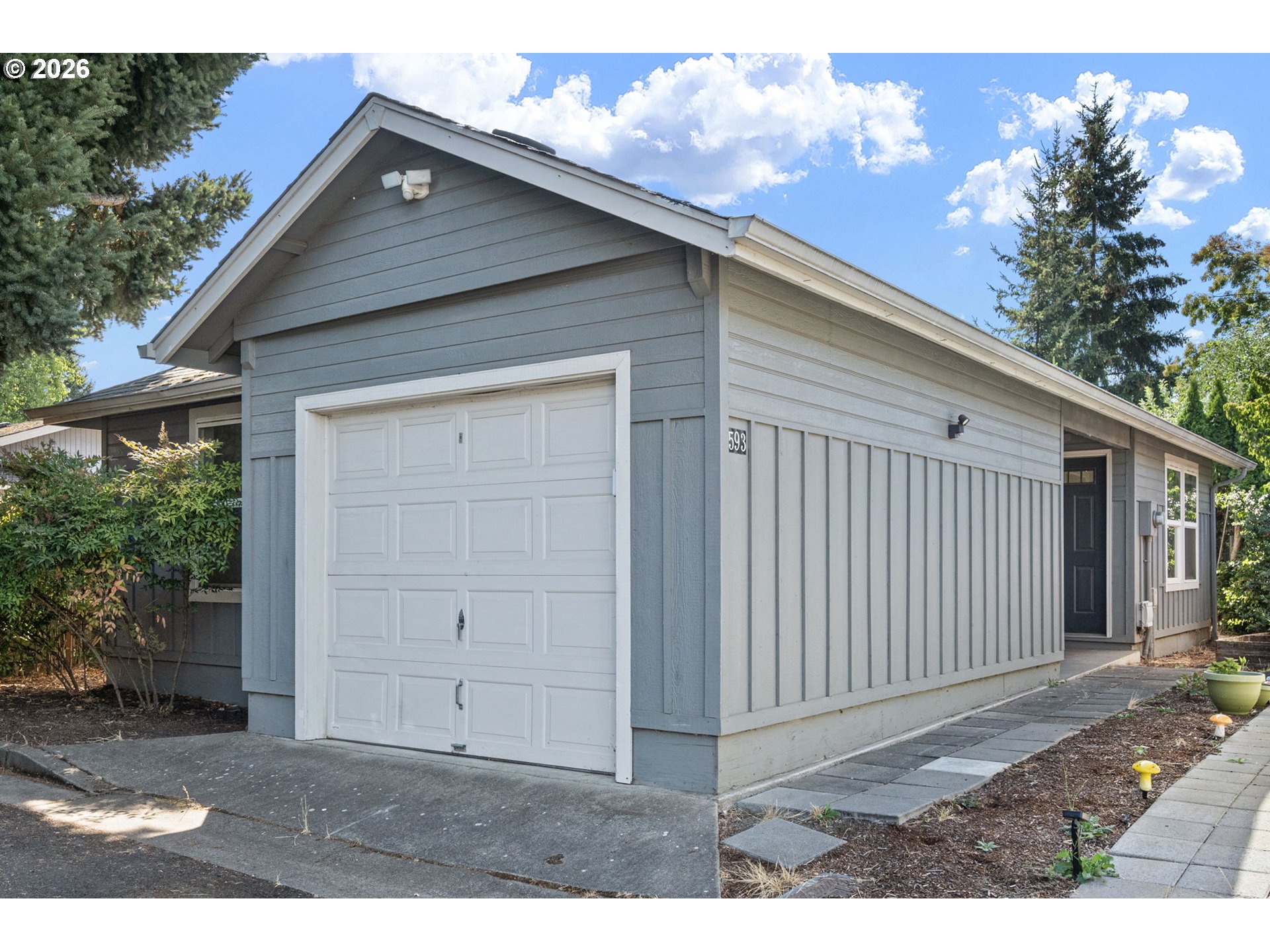 593 Hanover St Property Photo 1