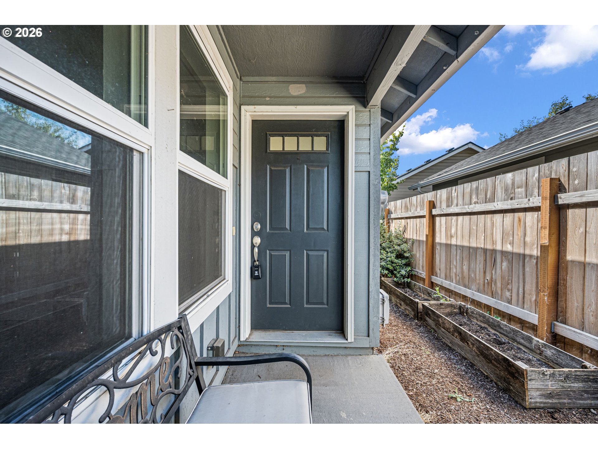 593 Hanover St Property Photo 4