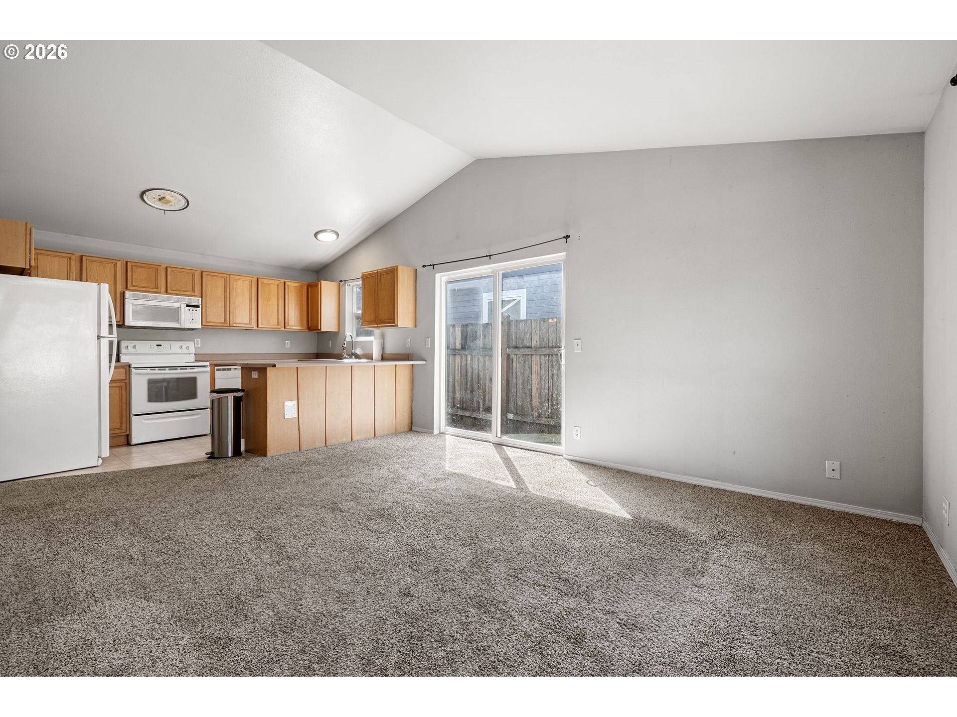 593 Hanover St Property Photo 6