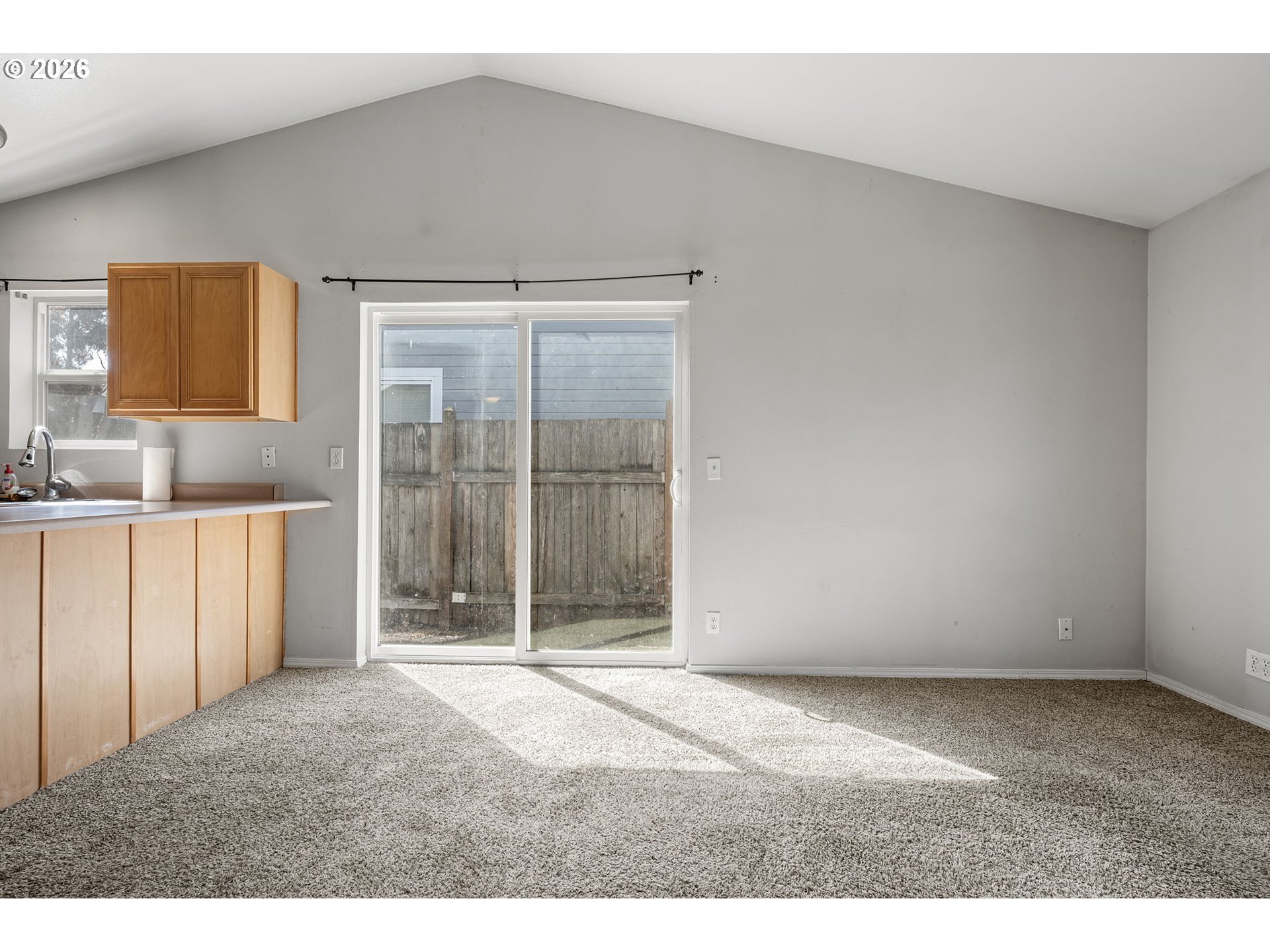 593 Hanover St Property Photo 7