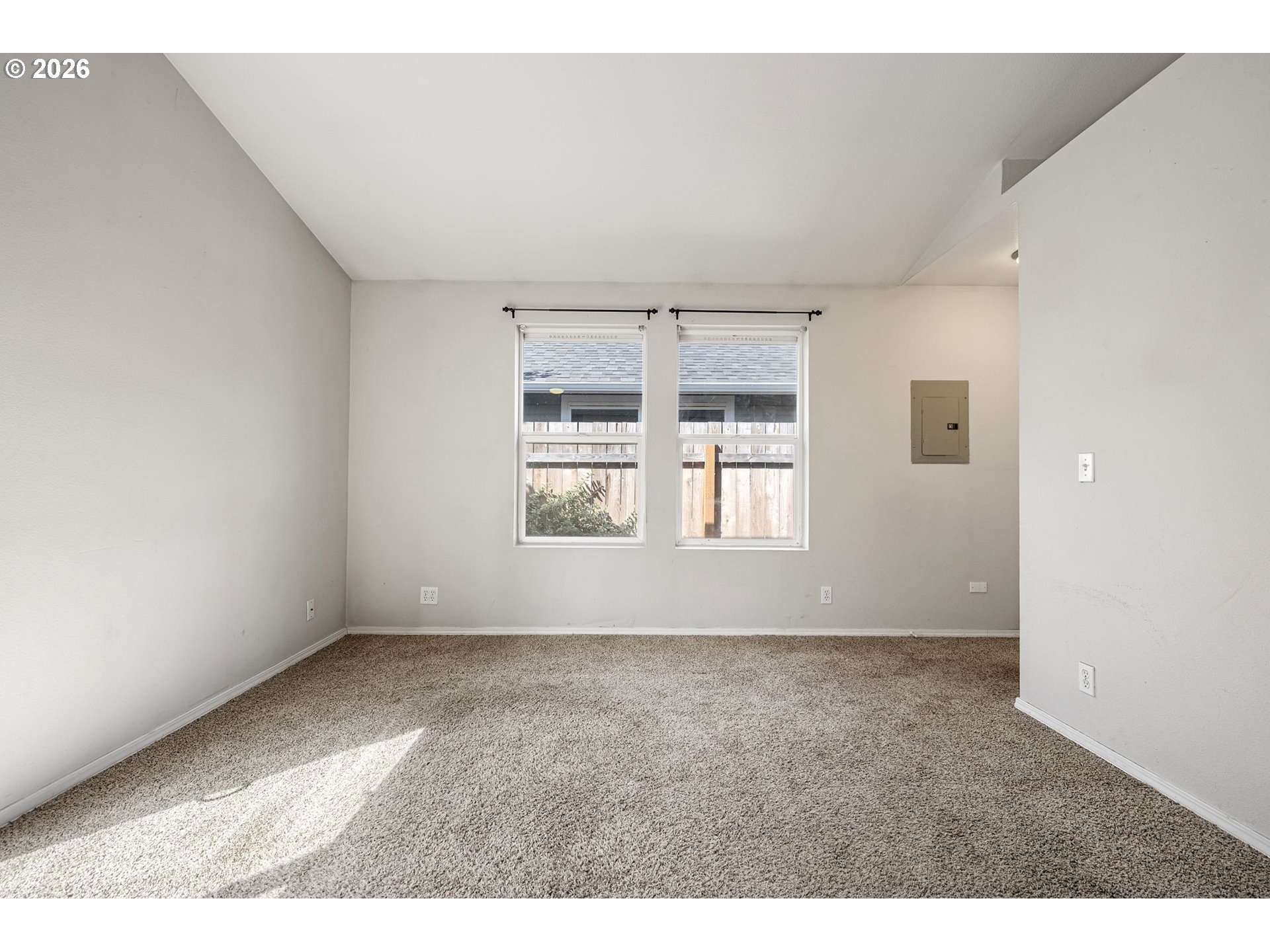 593 Hanover St Property Photo 8