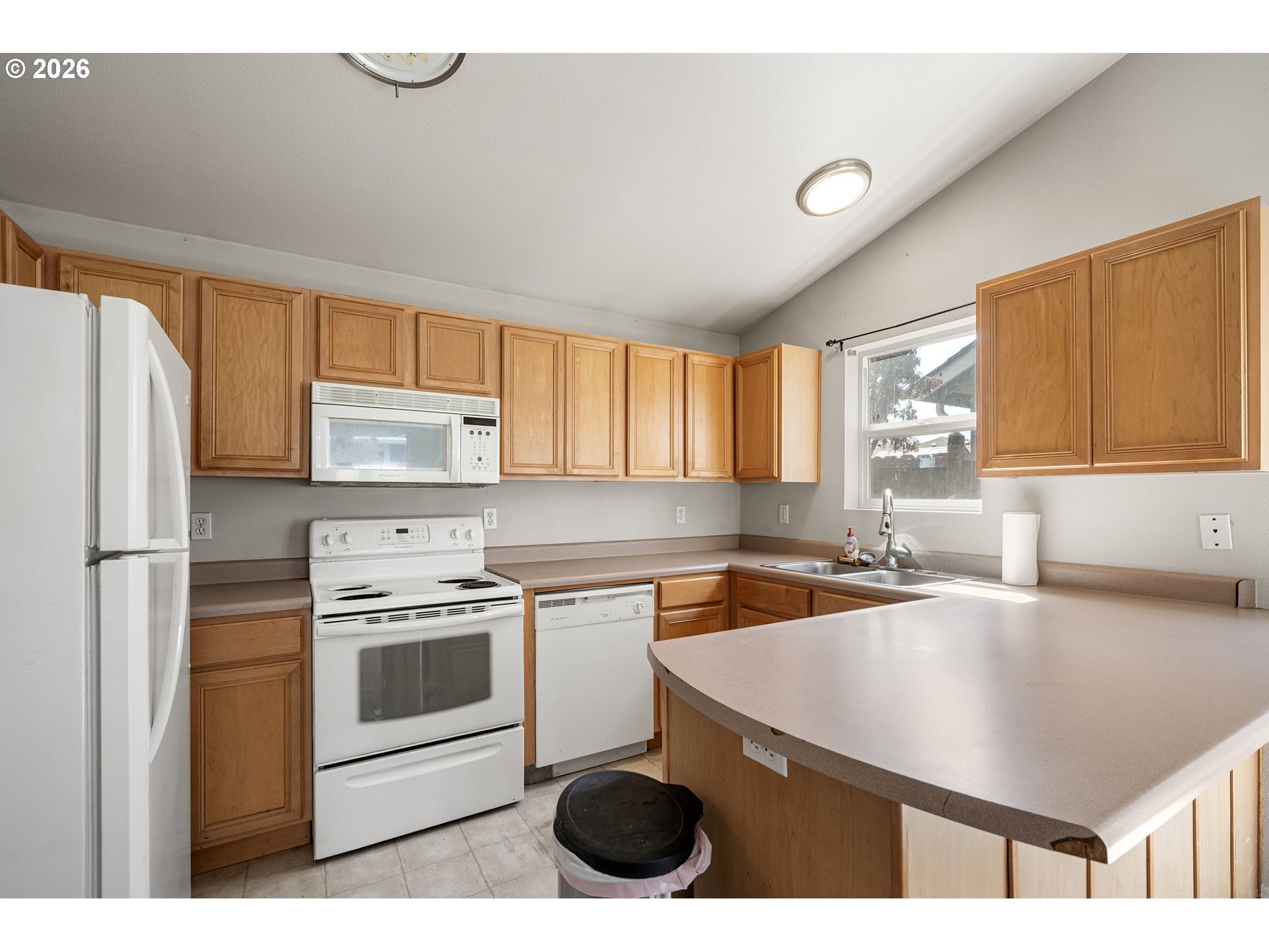 593 Hanover St Property Photo 9