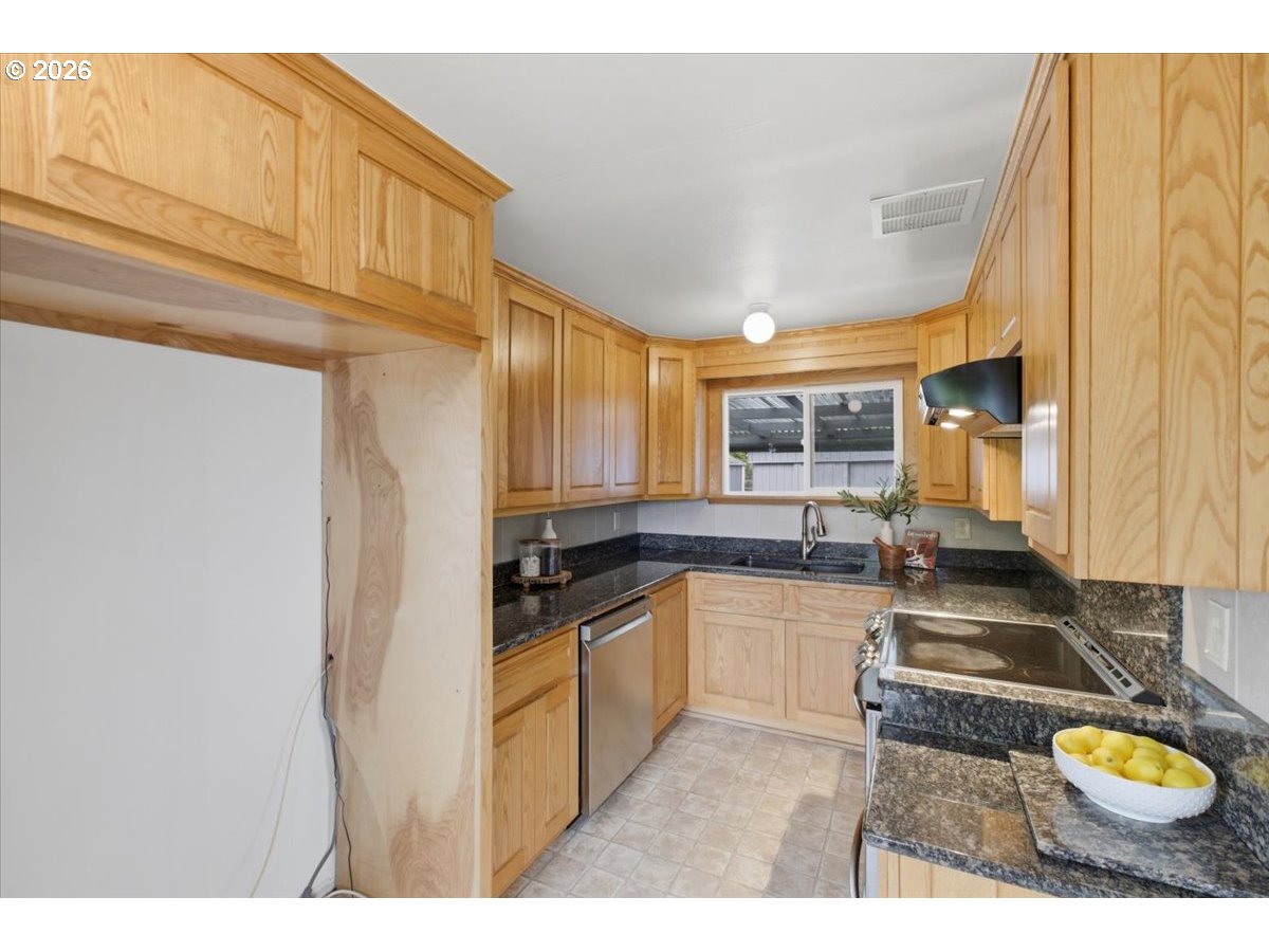 3630 Circle Dr Property Photo 5
