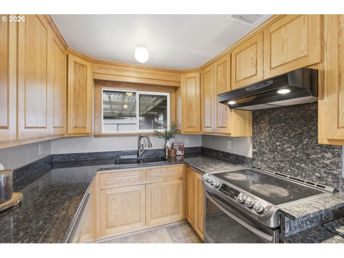 3630 Circle Dr Property Photo 6