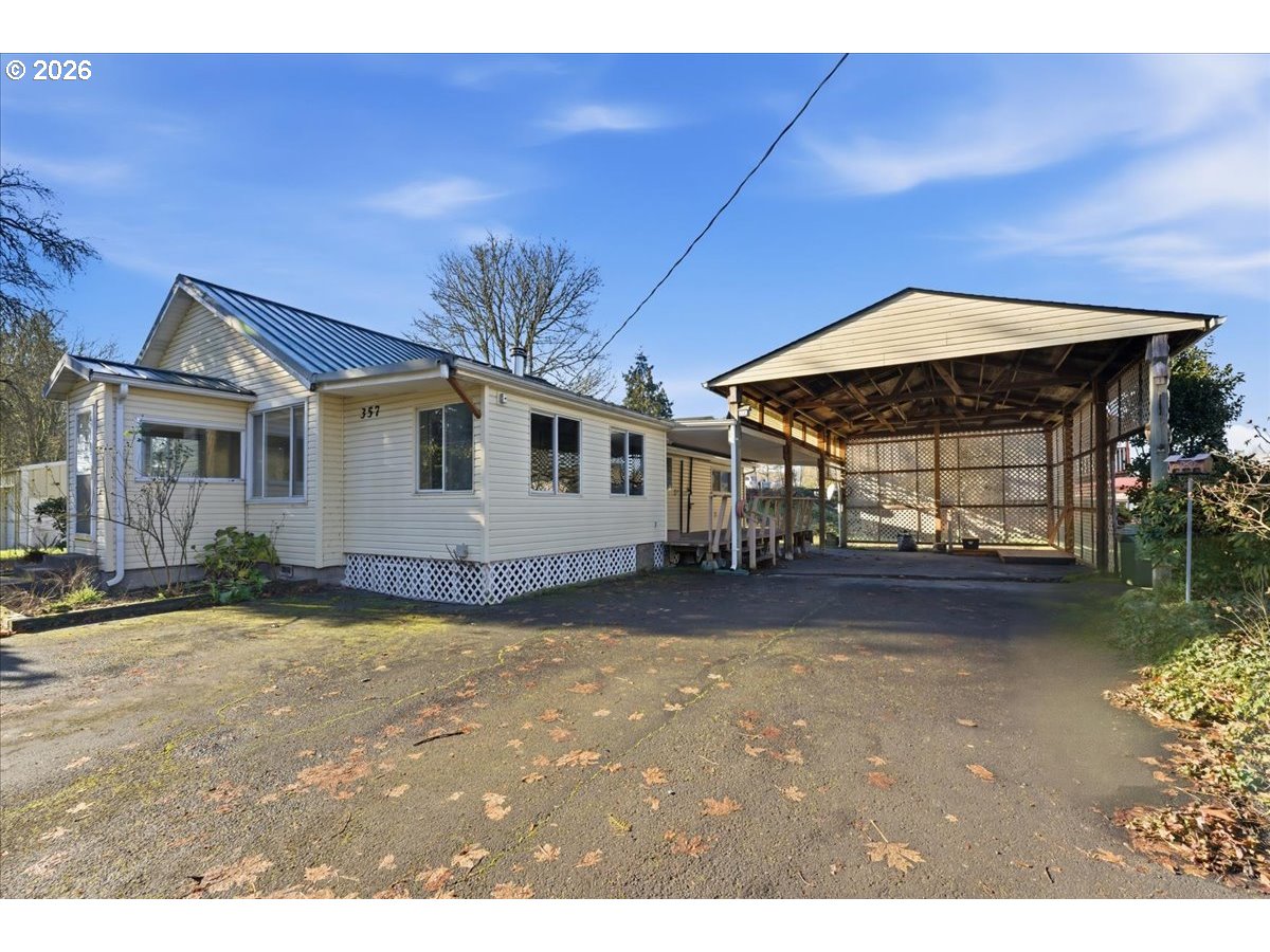 357 S 9th St Property Photo 1