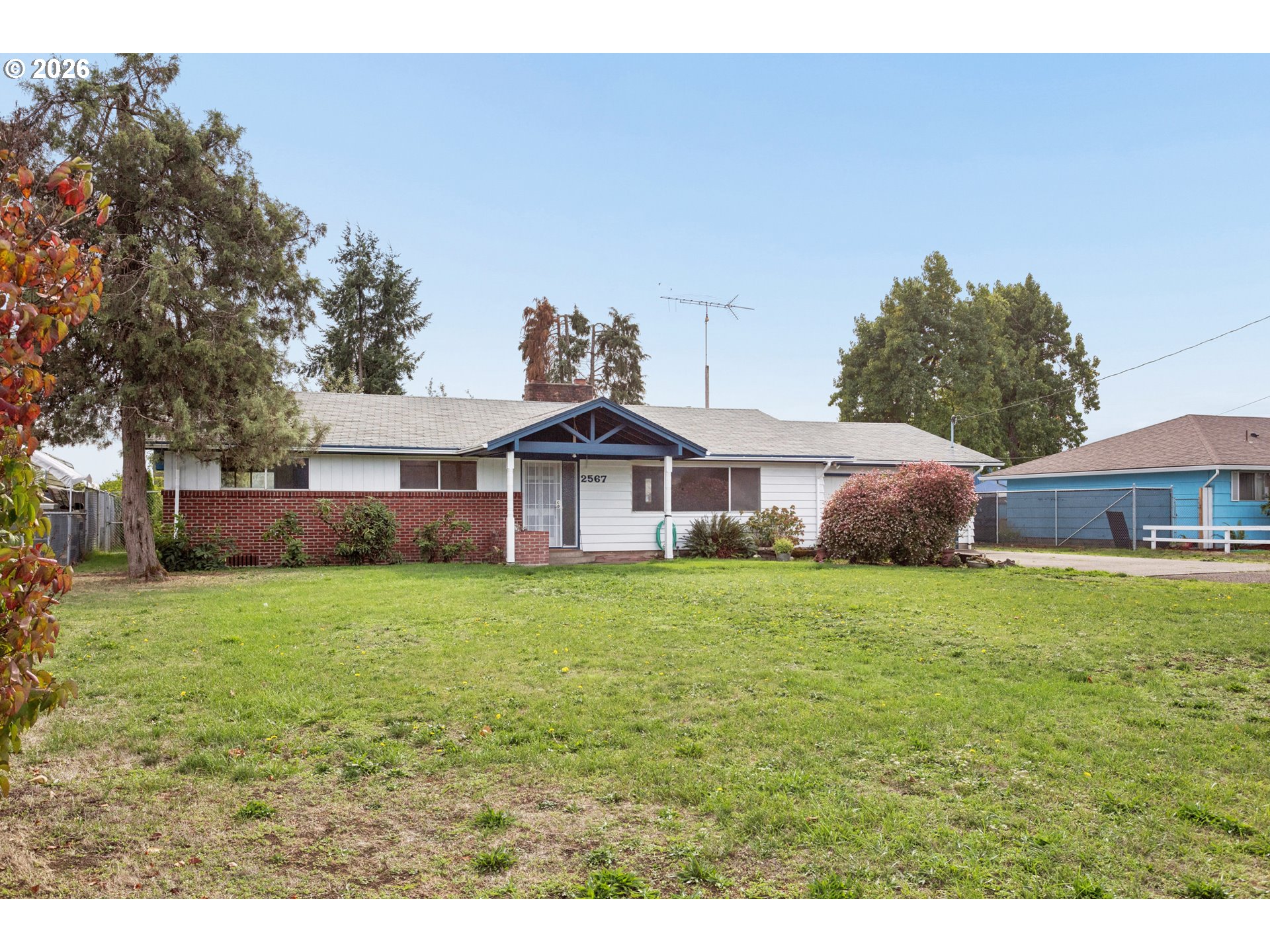 2567 Marcola Rd Property Photo 2