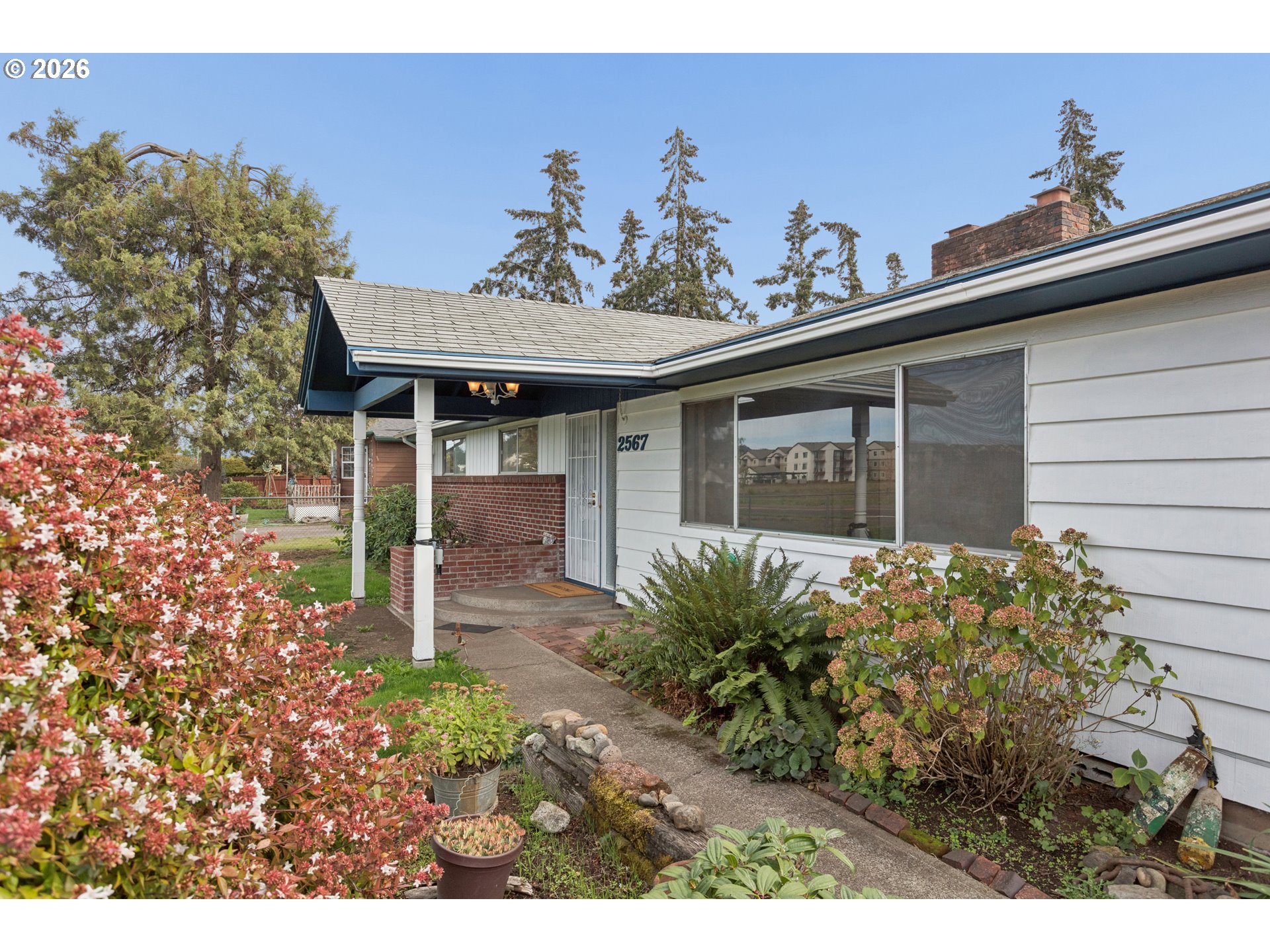 2567 Marcola Rd Property Photo 4