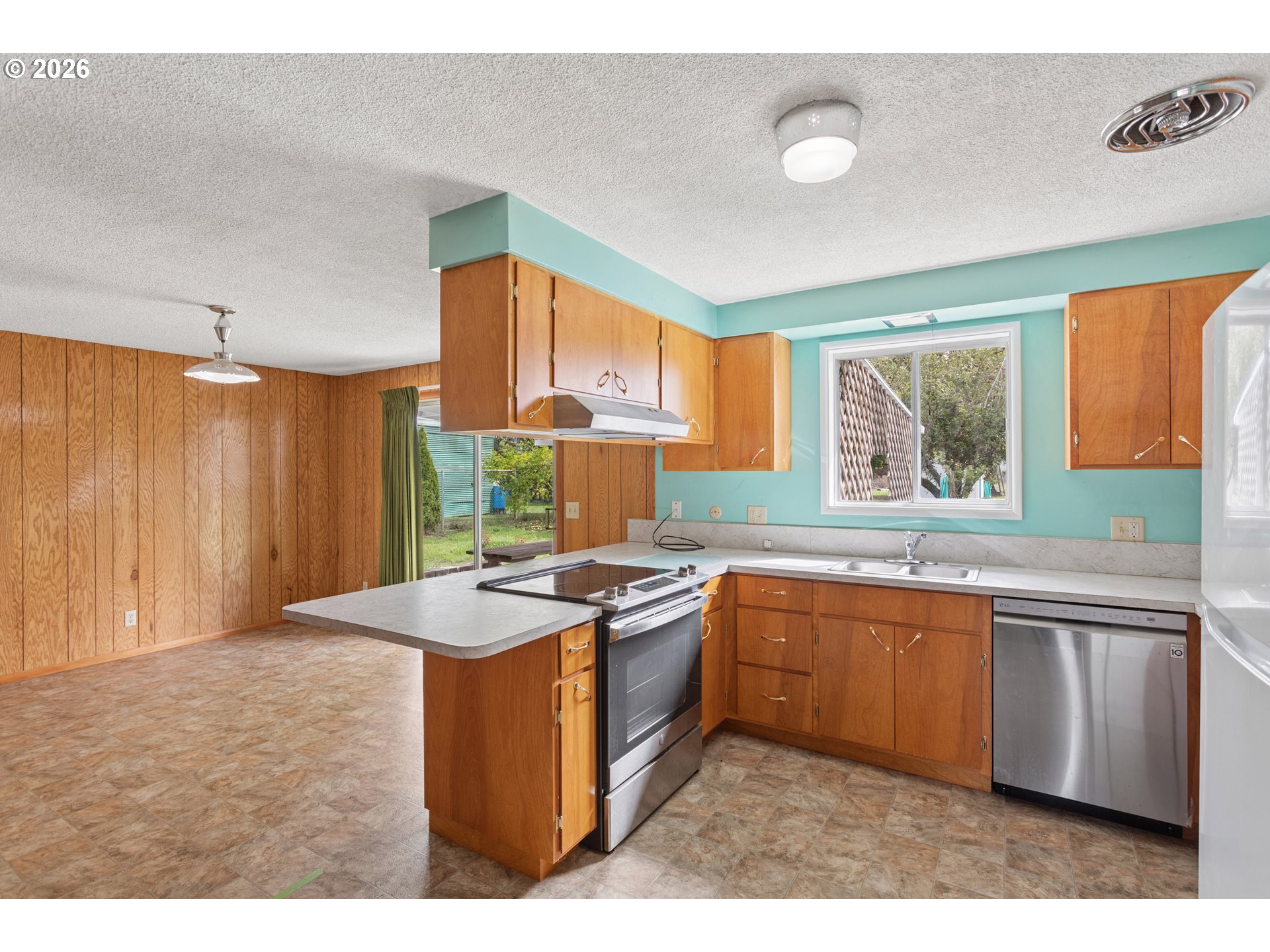 2567 Marcola Rd Property Photo 12