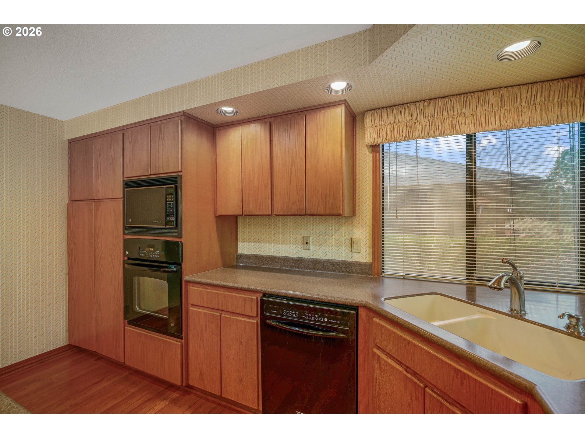 590 Snead Dr N Property Photo 14