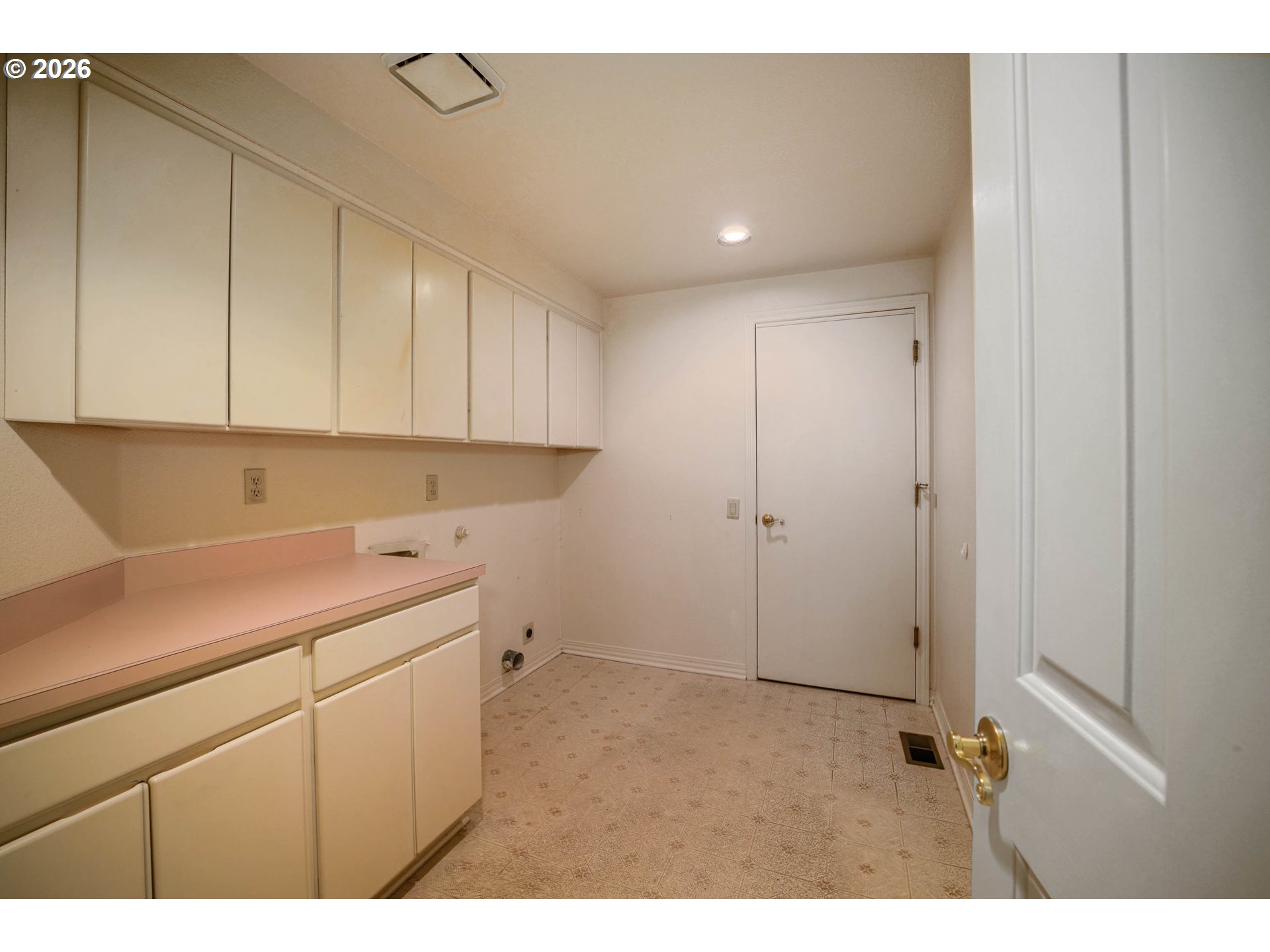 590 Snead Dr N Property Photo 35