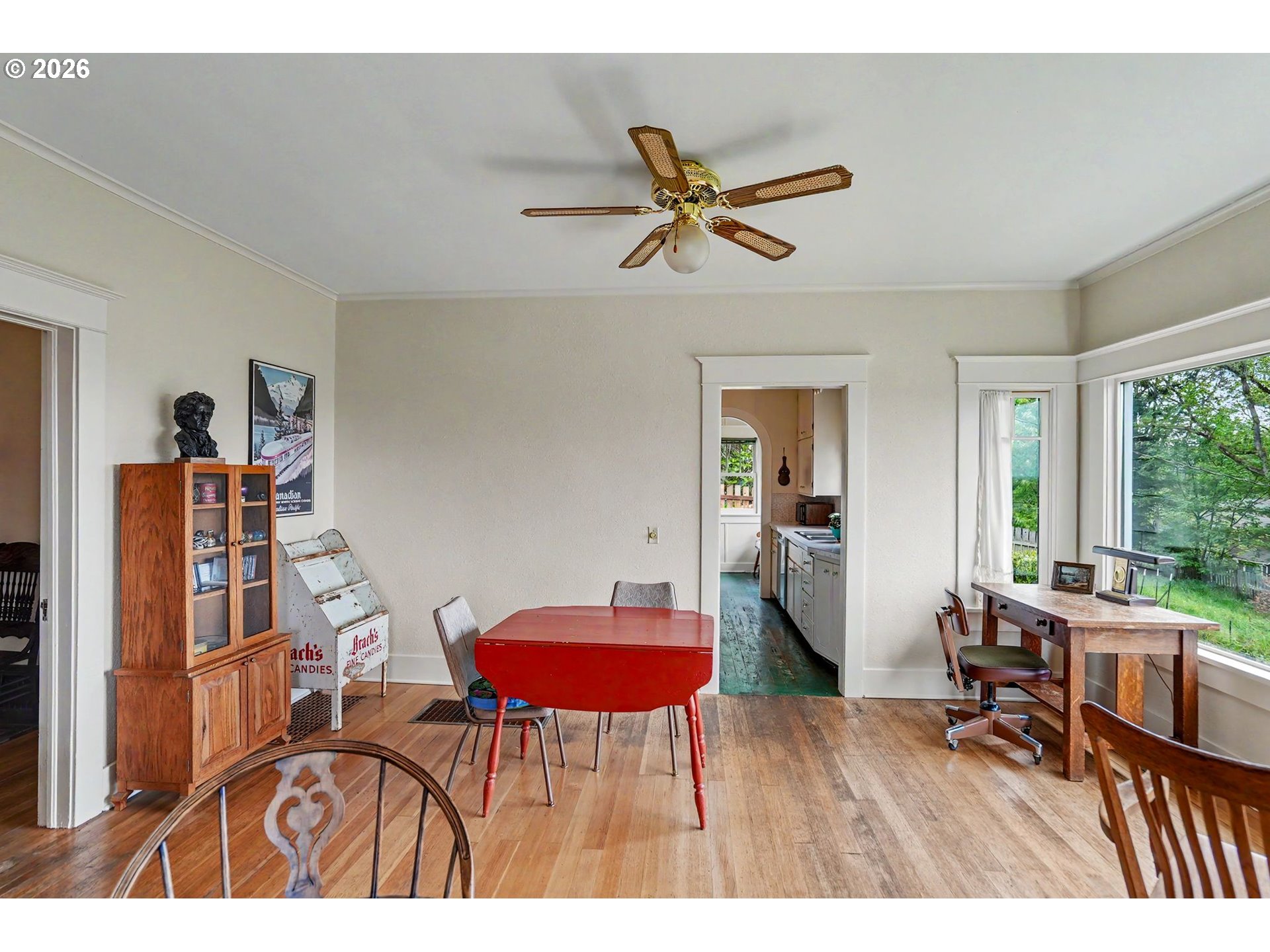 700 Oak St Property Photo 12