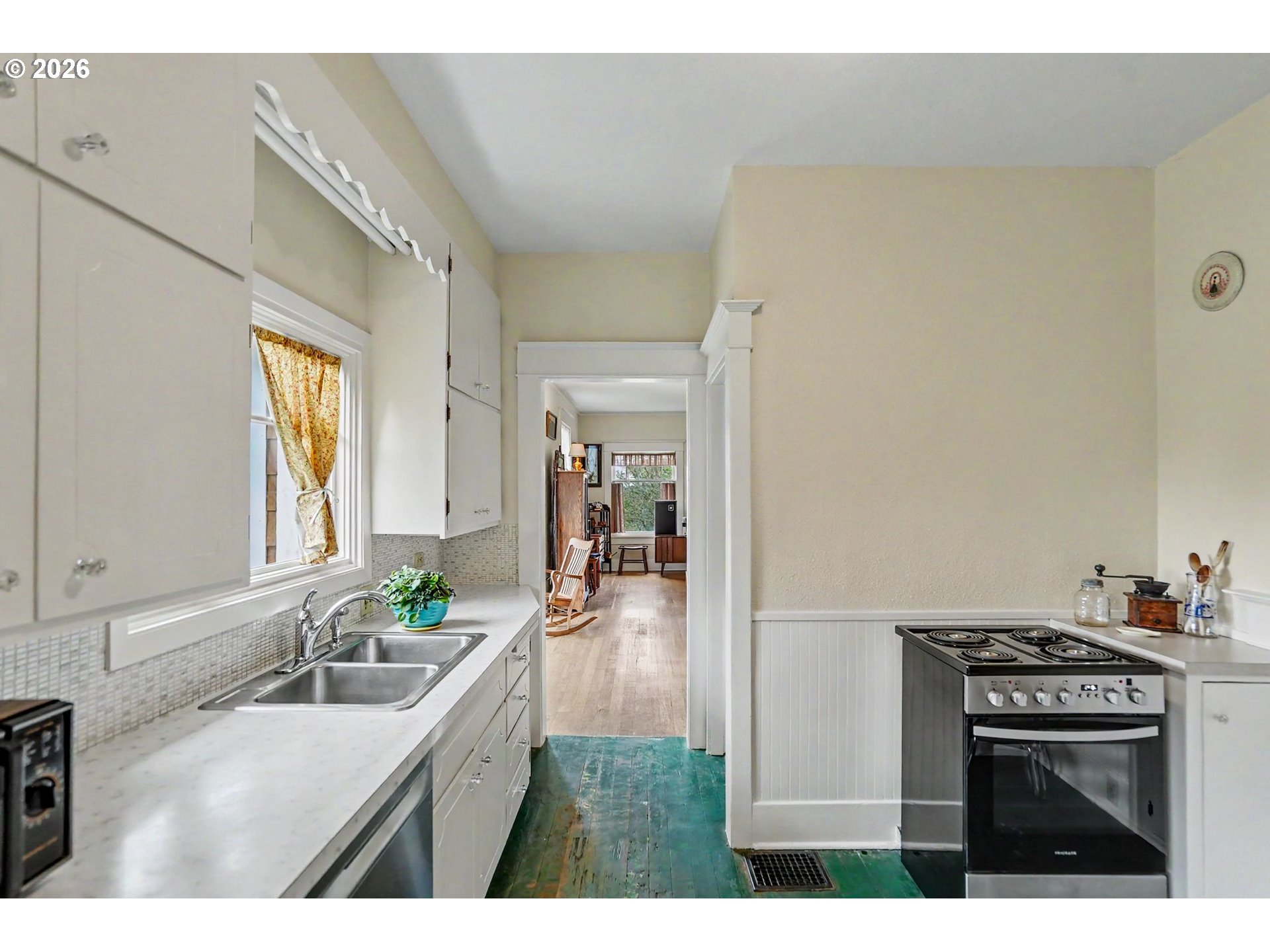 700 Oak St Property Photo 16