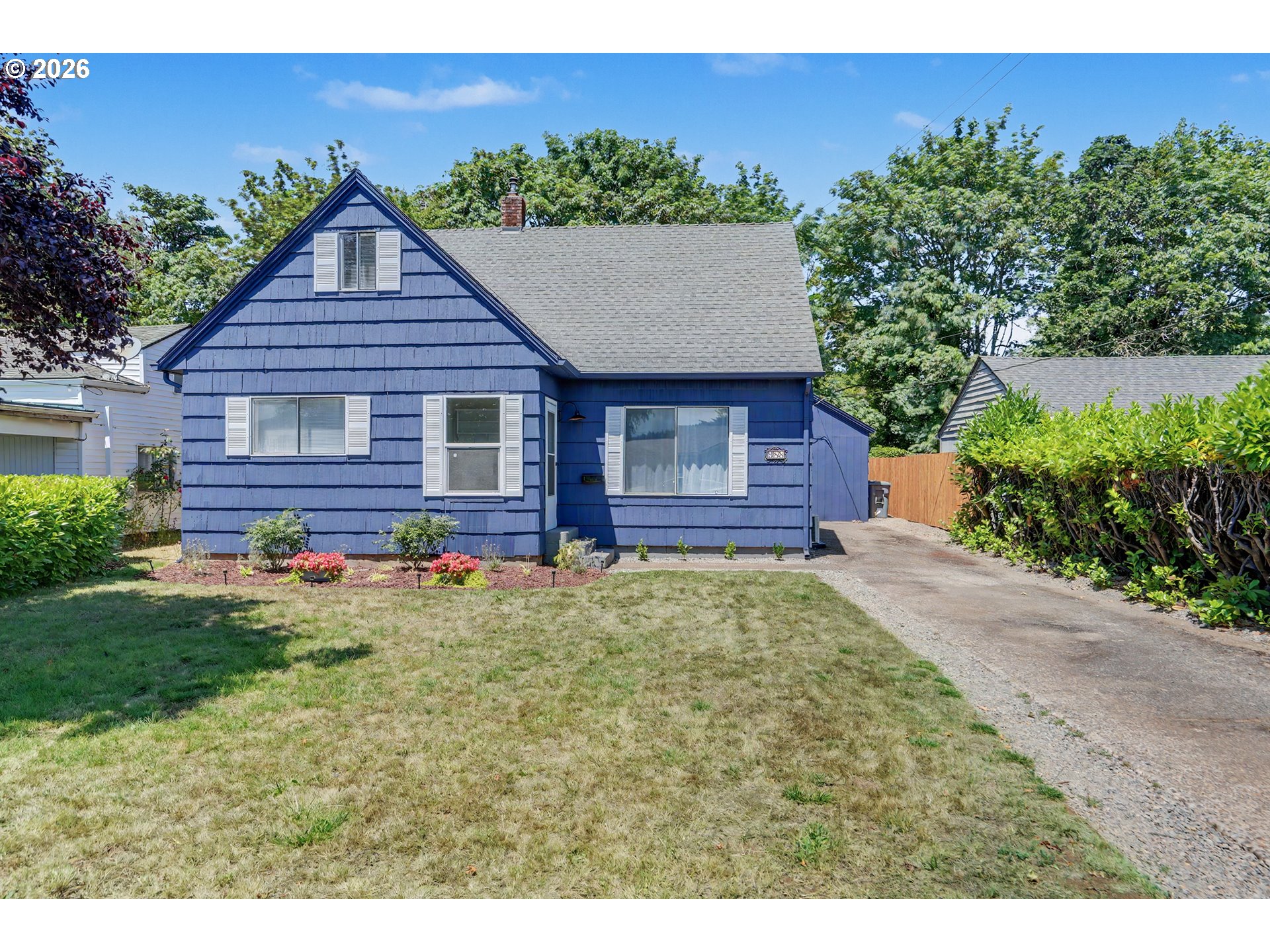 988 Se Miller Ave Property Photo 1