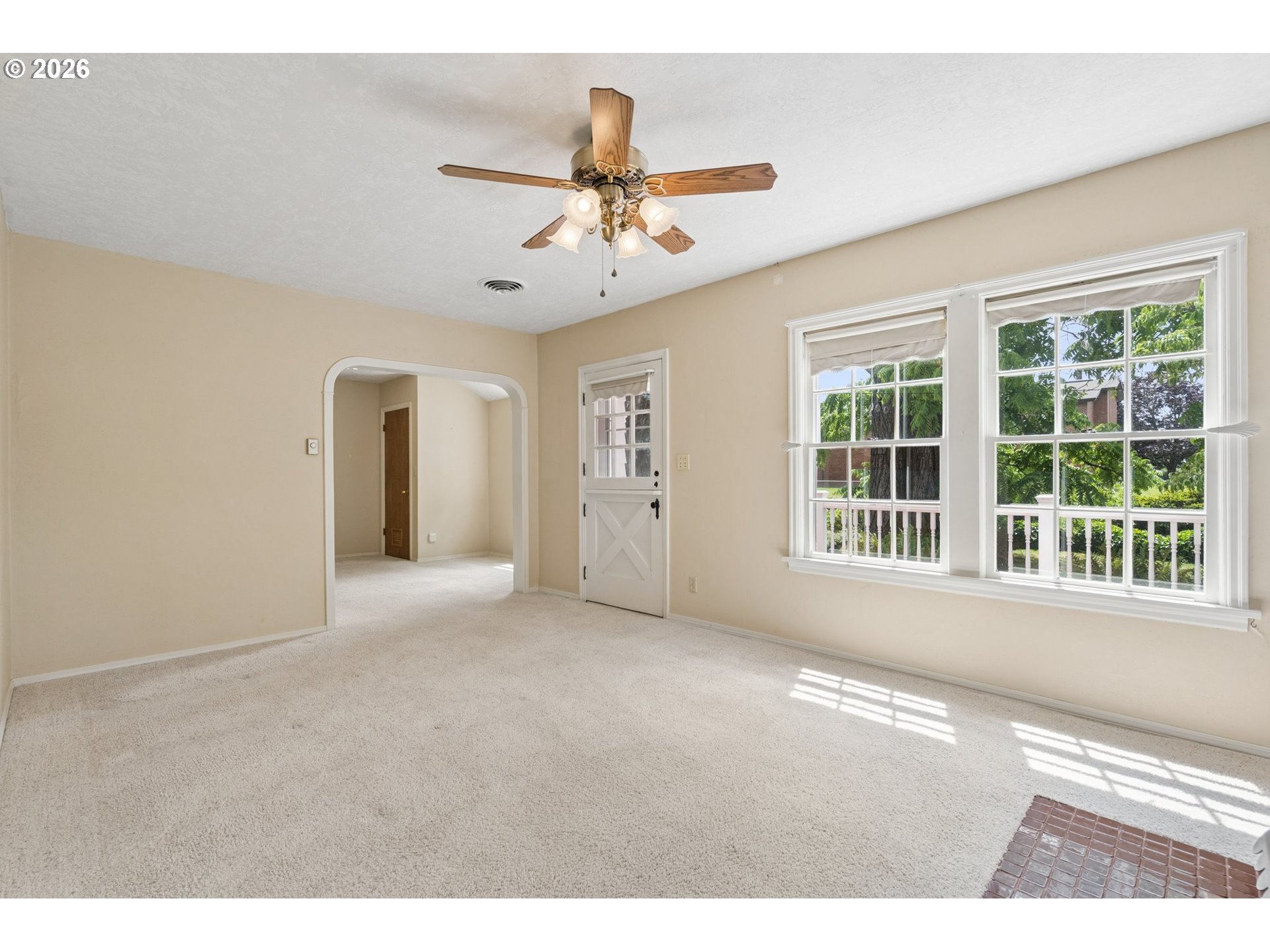 101 7th St Property Photo 5