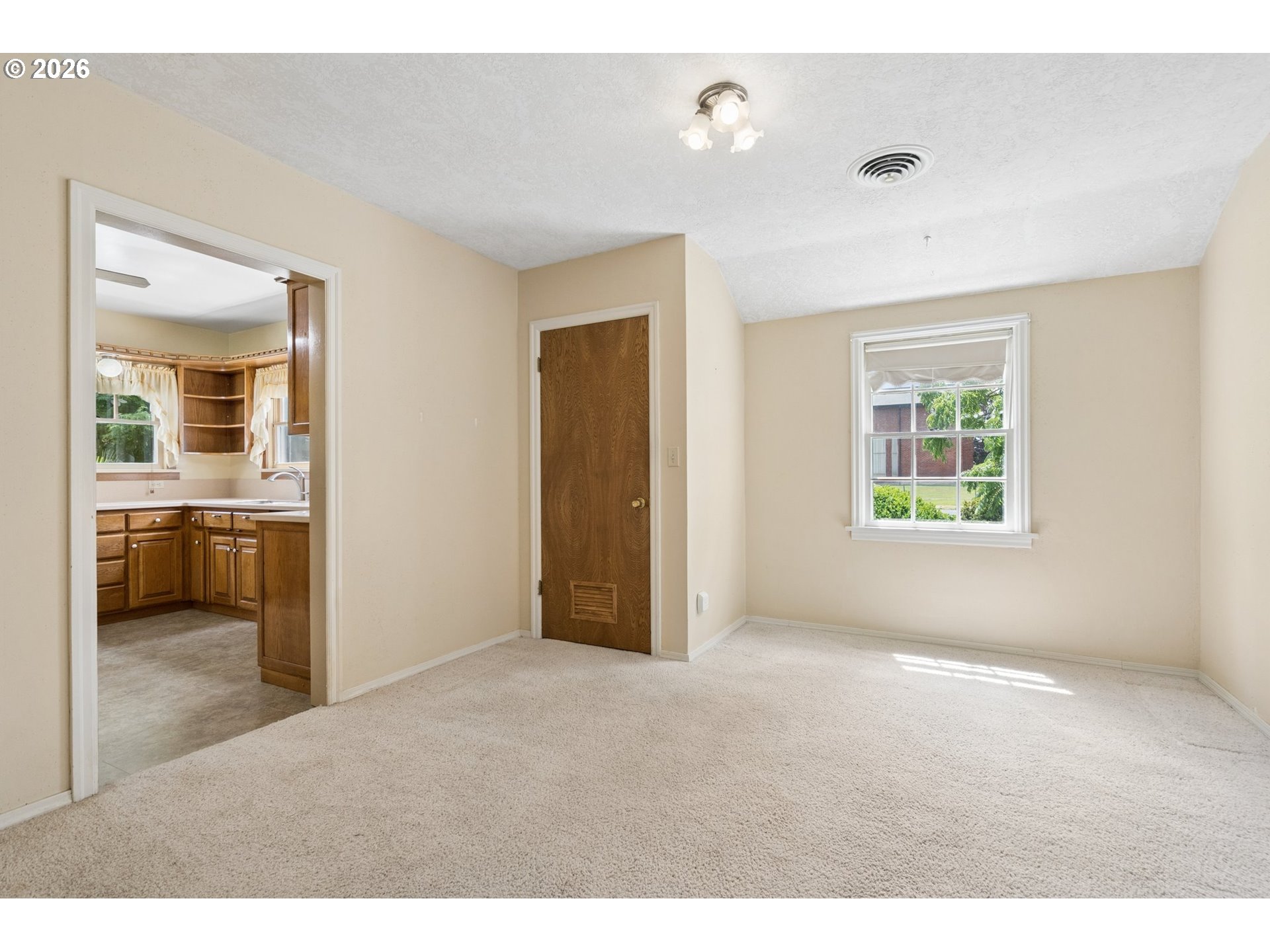 101 7th St Property Photo 11