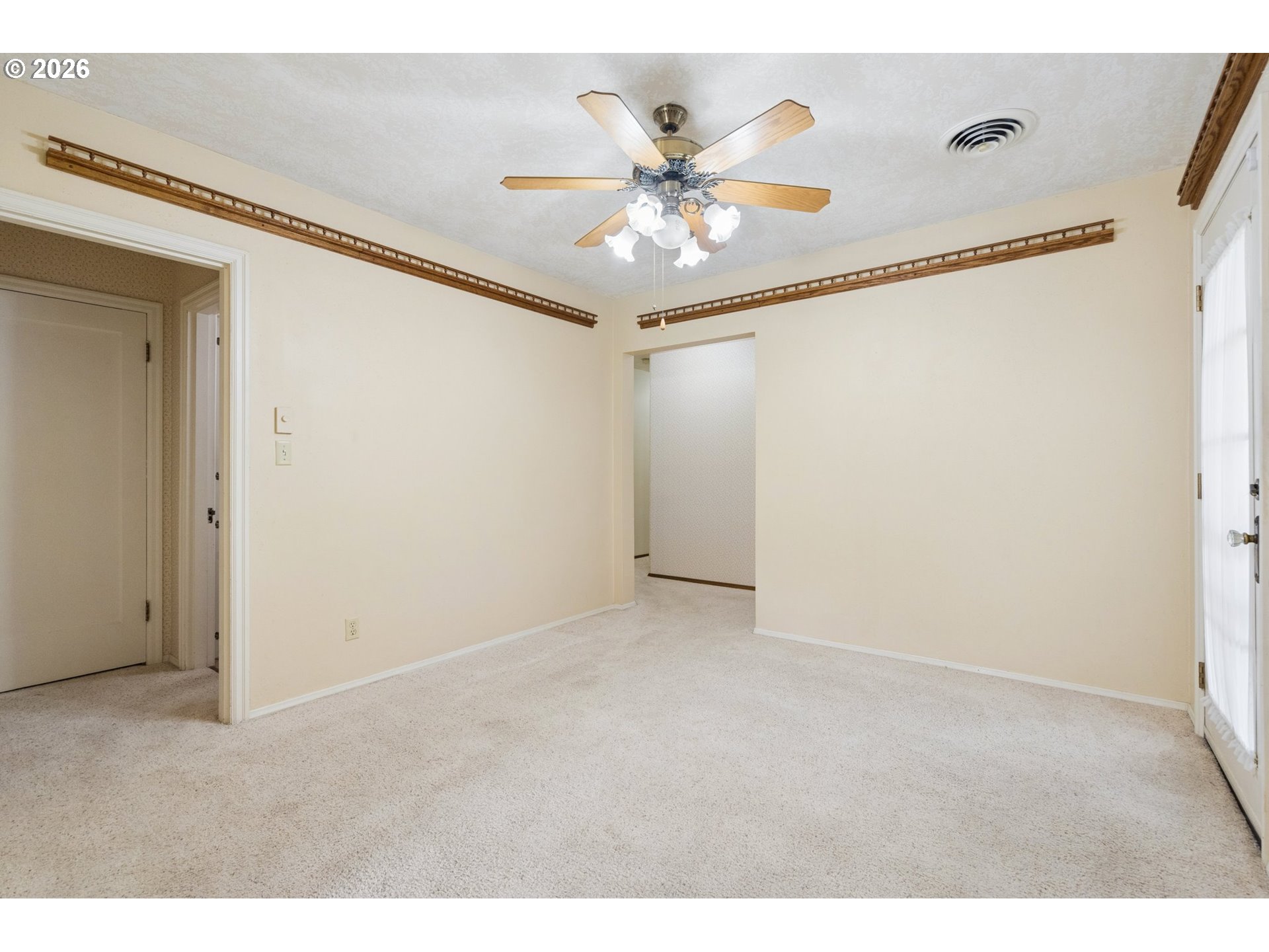 101 7th St Property Photo 12