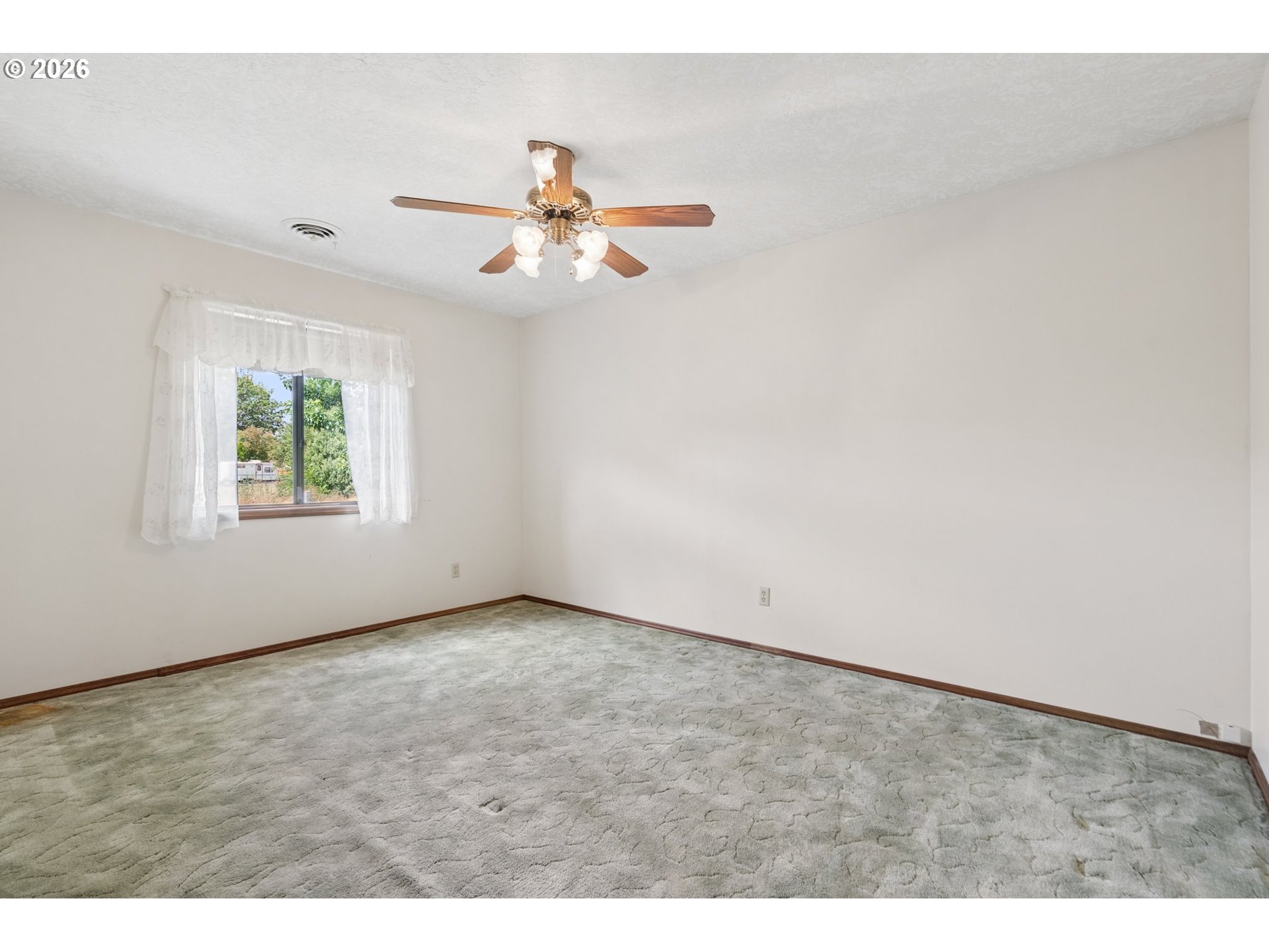 101 7th St Property Photo 24