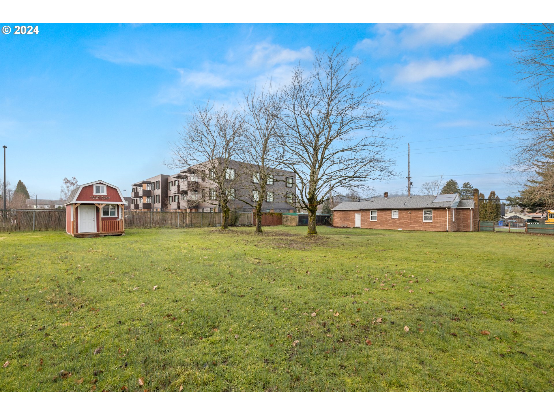 450 Se Hogan Rd Property Photo 21