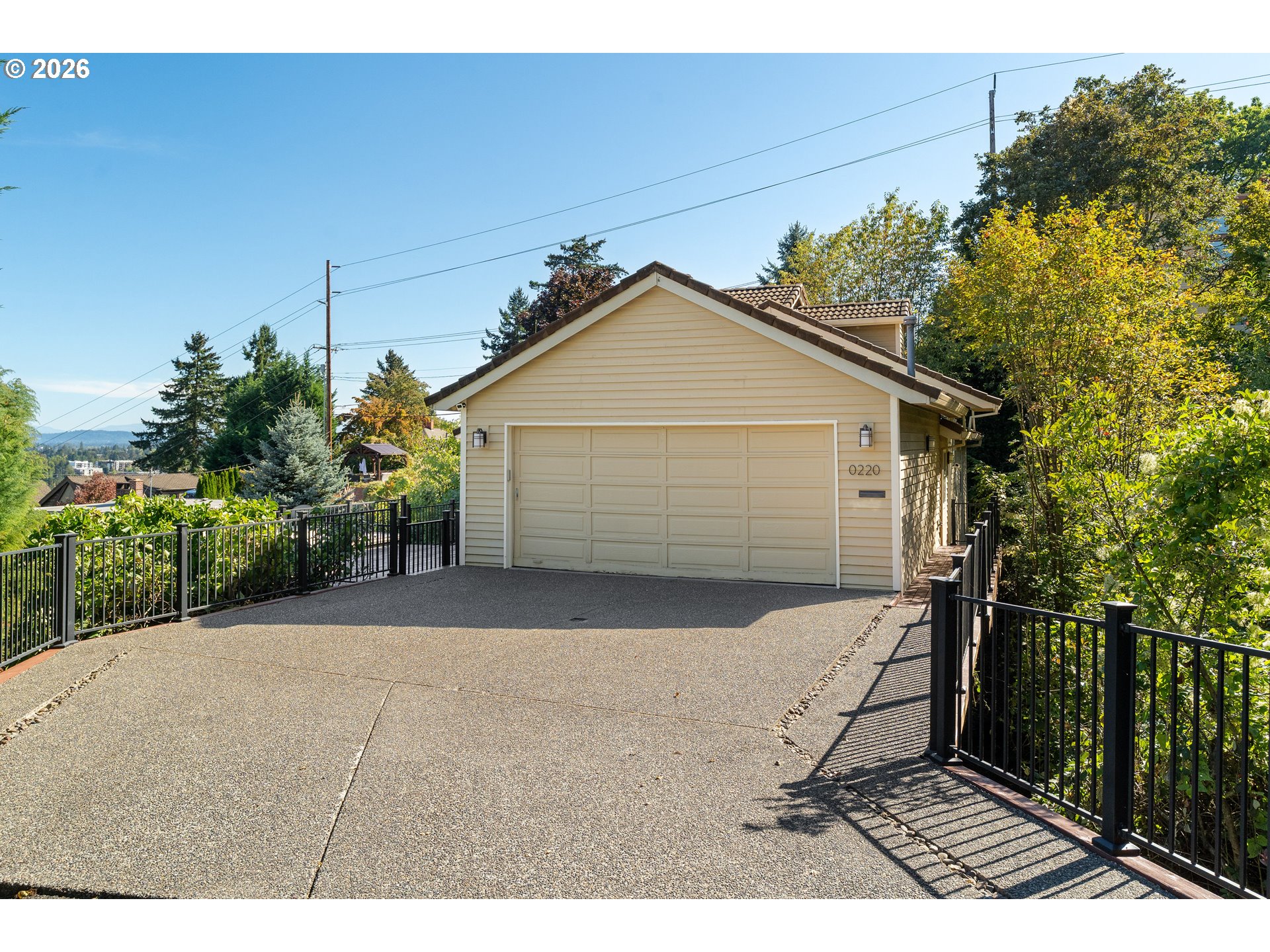 220 S TEXAS ST Property Photo 1