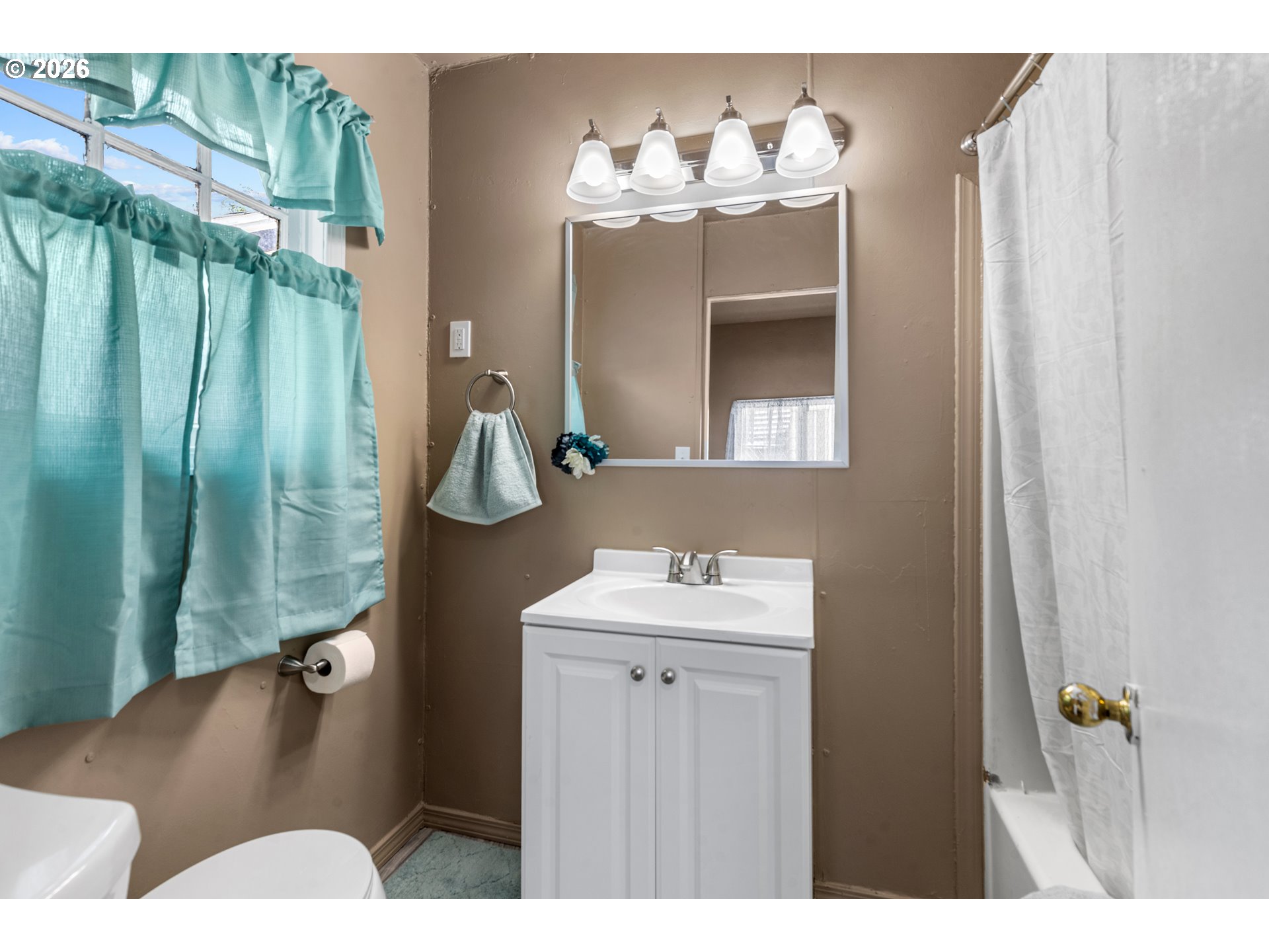 43683 Main St Property Photo 13