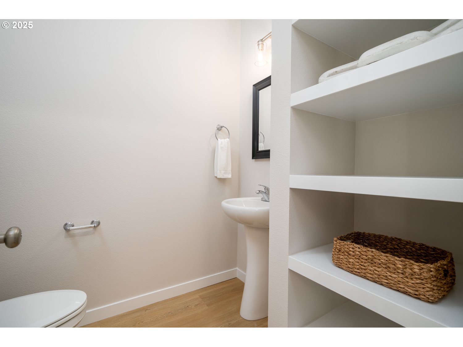3245 Nightingale Dr Property Photo 10