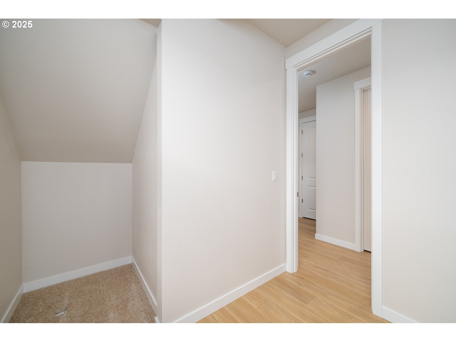 3245 Nightingale Dr Property Photo 26