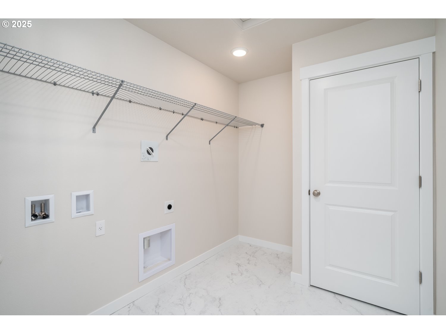 3245 Nightingale Dr Property Photo 29
