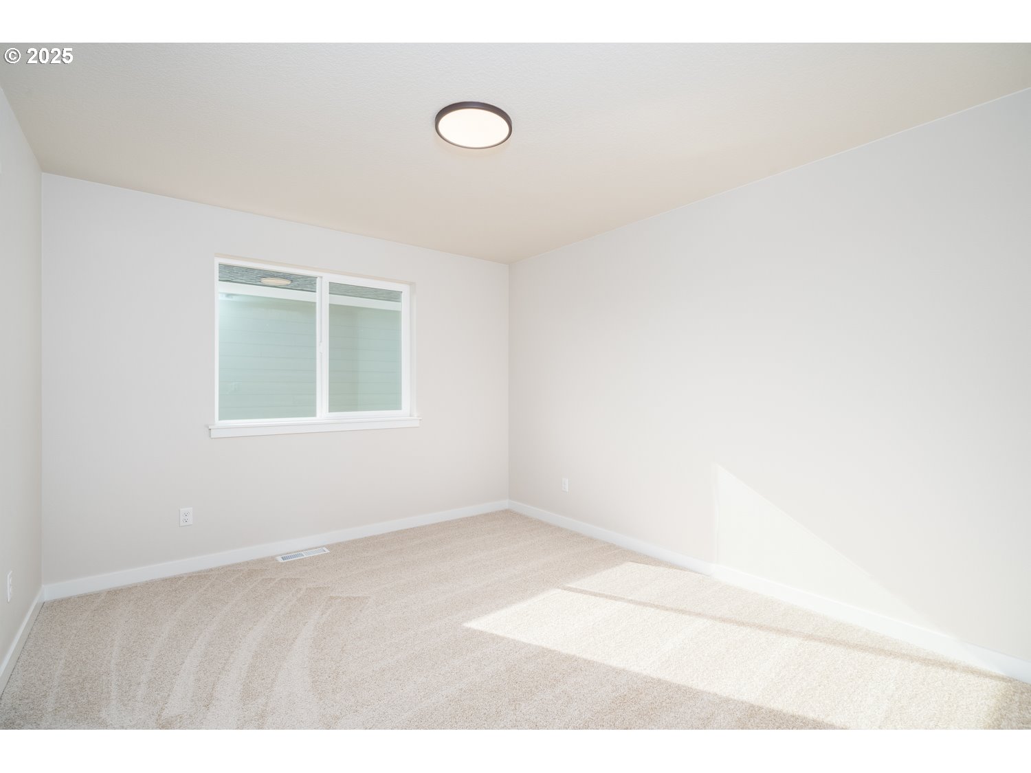 3245 Nightingale Dr Property Photo 31