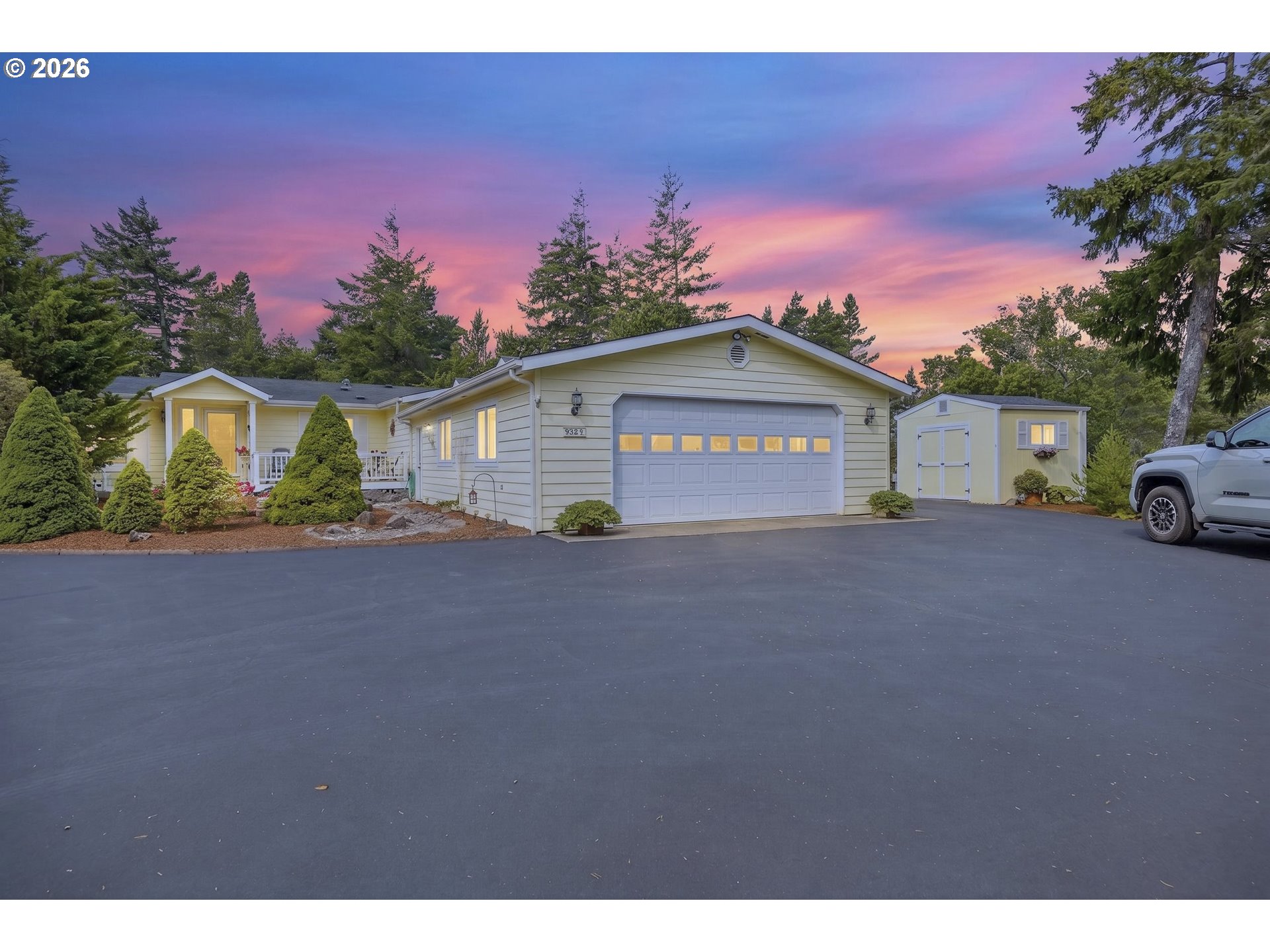 621 Glenbrook Cir Property Photo 1