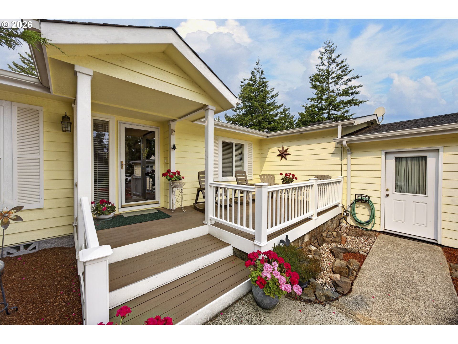 621 Glenbrook Cir Property Photo 4