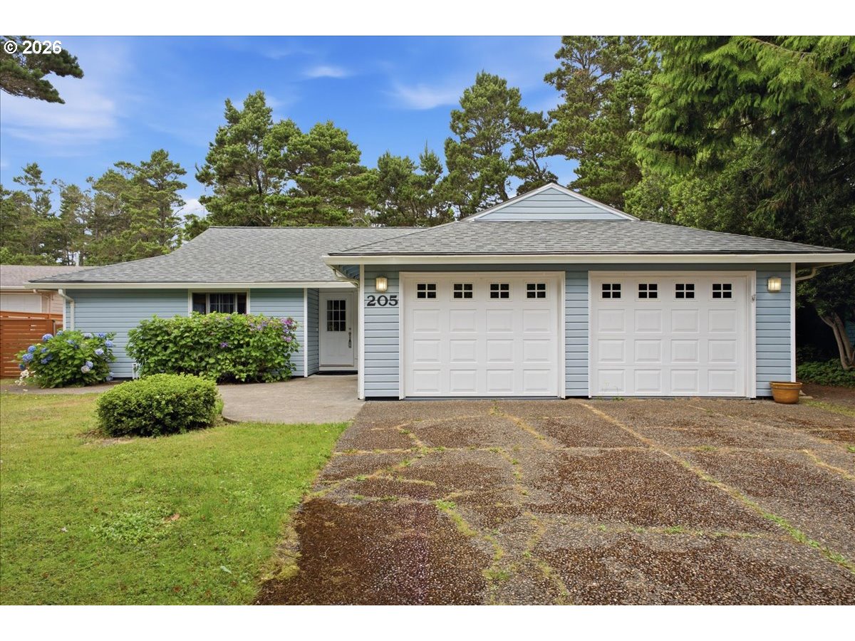 205 NW LANCER ST Property Photo 1