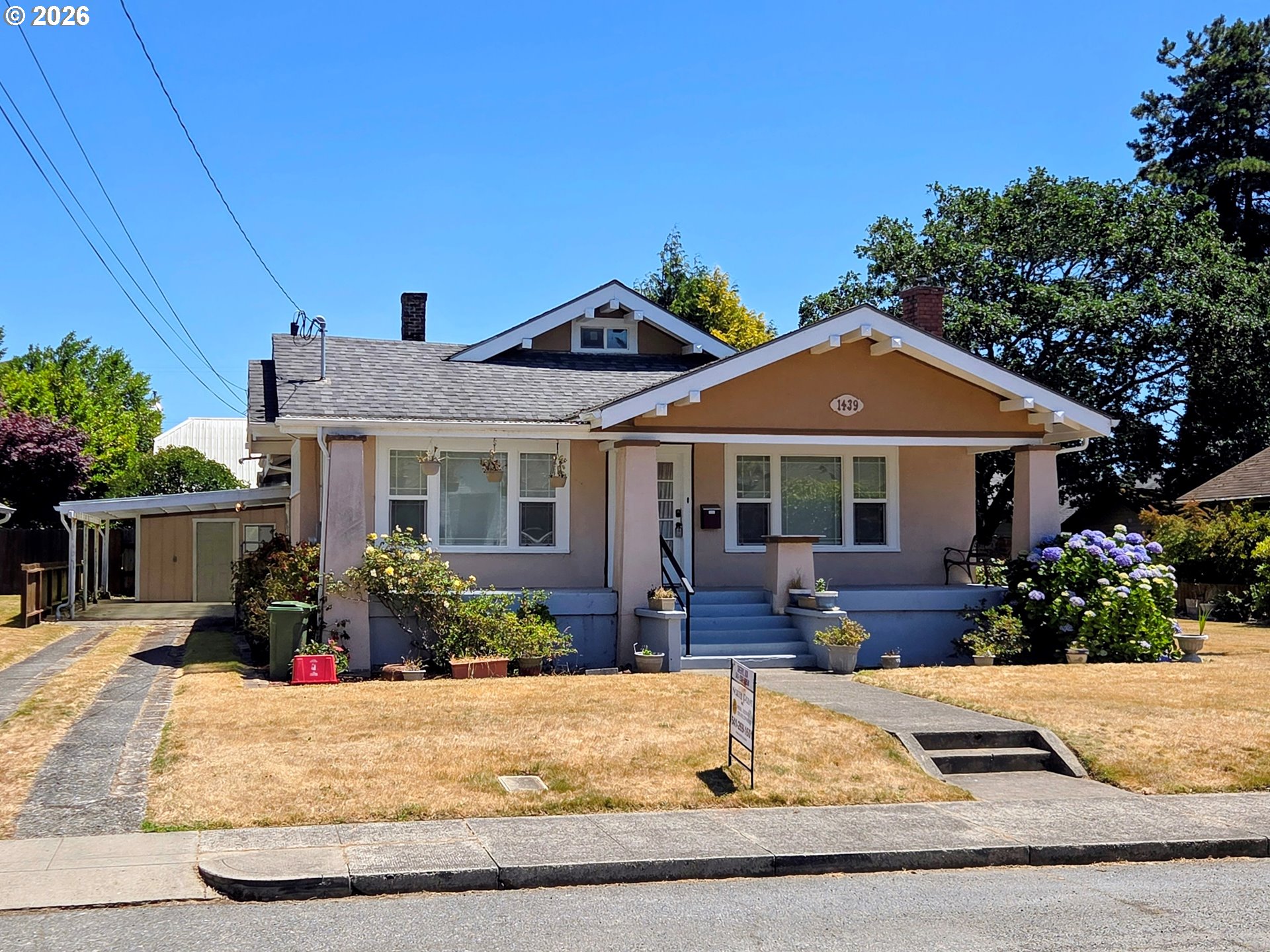 1439 UNION AVE Property Photo 1