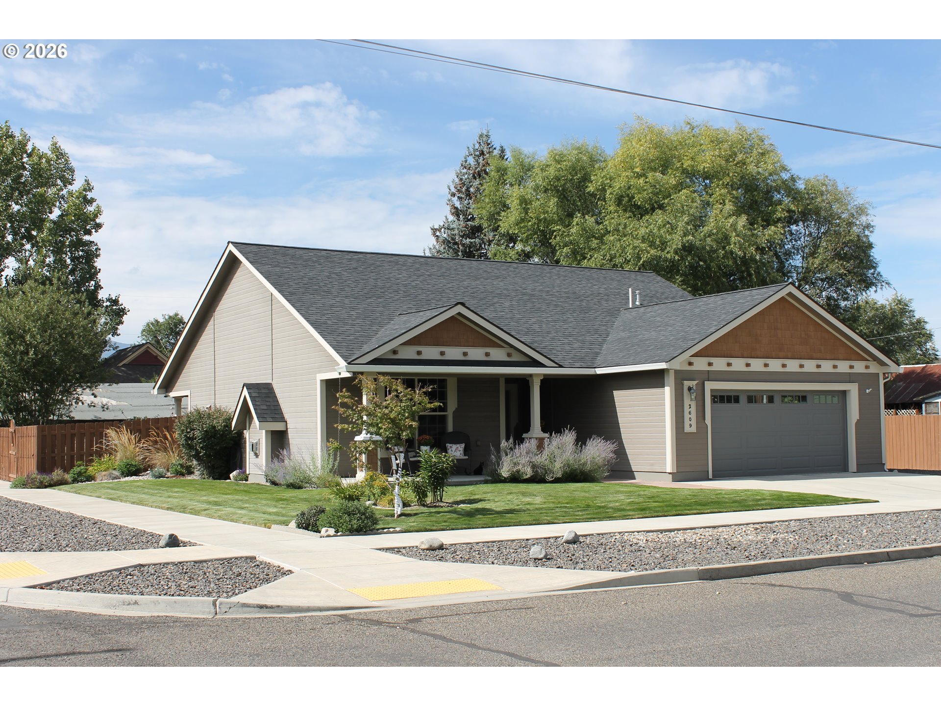 2609 6th St Property Photo 1