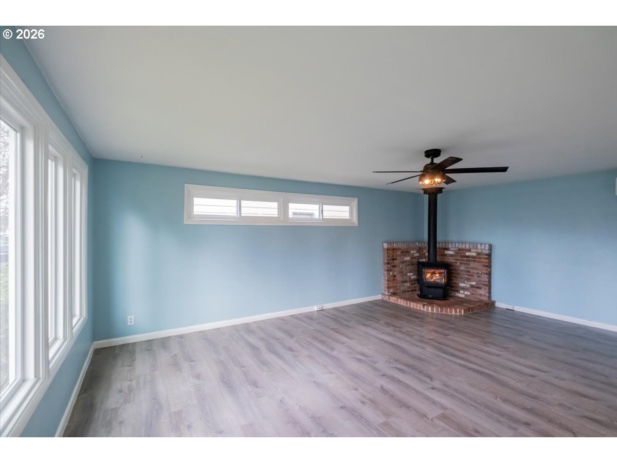491 Cleveland St Property Photo 3