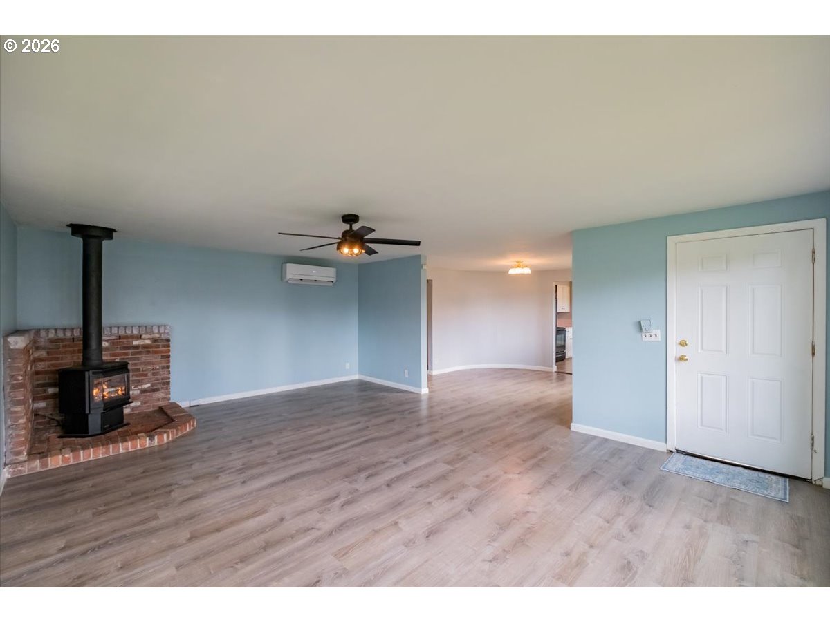 491 Cleveland St Property Photo 5