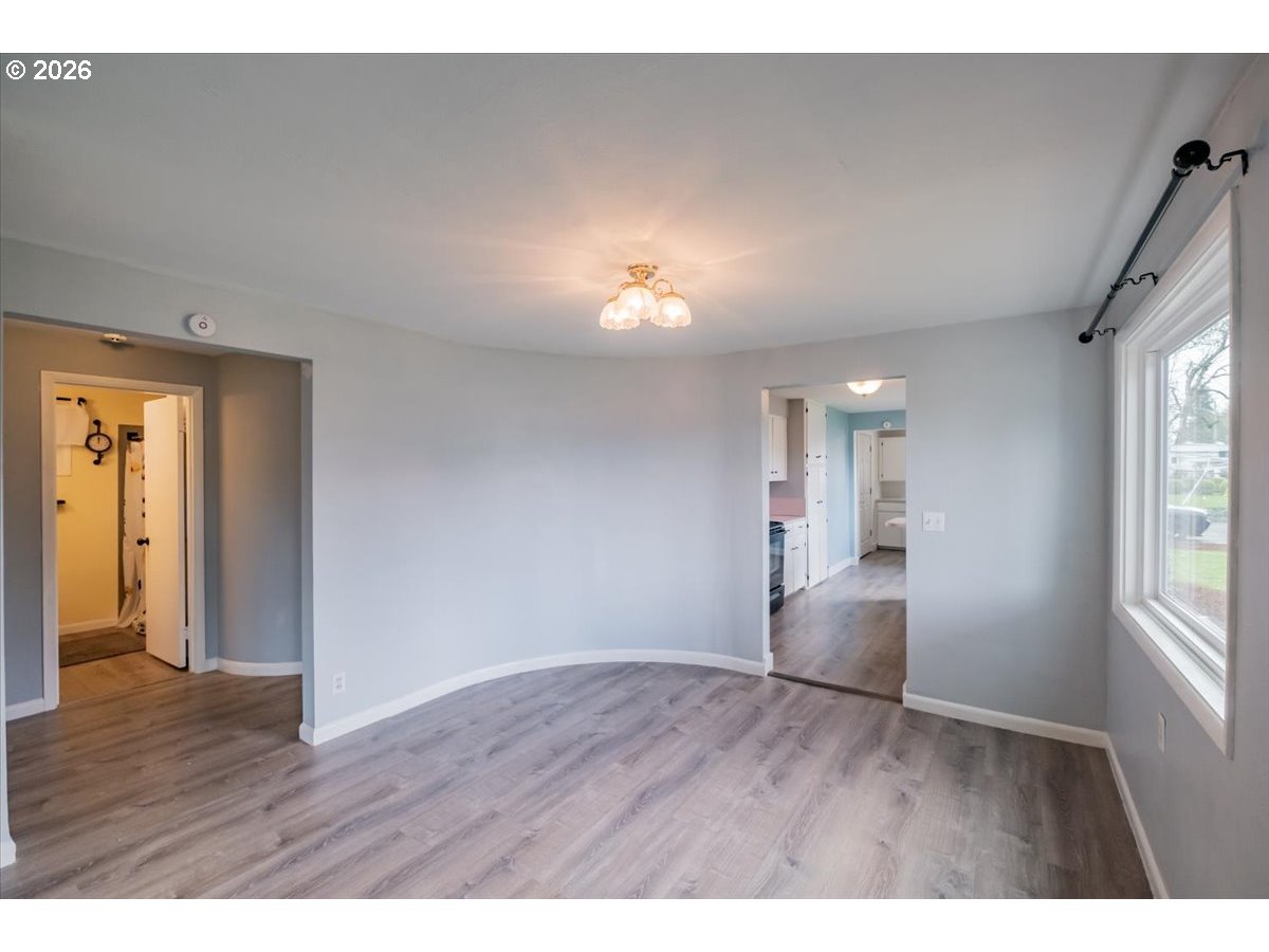 491 Cleveland St Property Photo 6