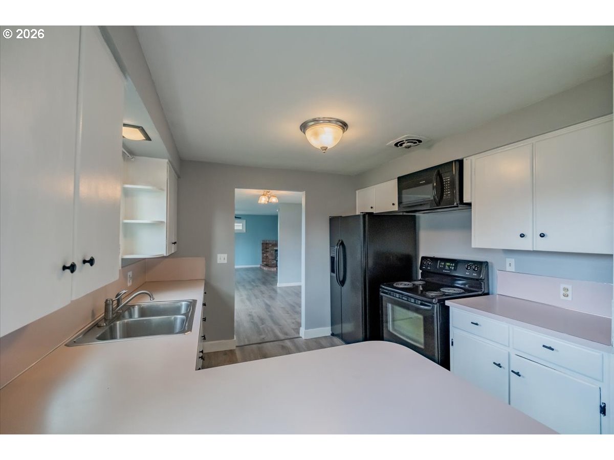 491 Cleveland St Property Photo 10